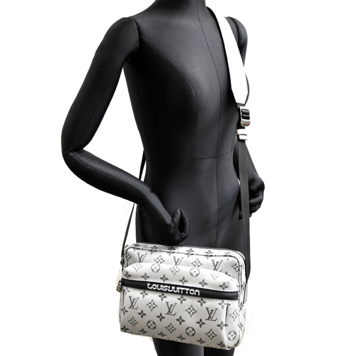 Louis Vuitton Silver Monogram Shoulder Bag (Pre-Owned)
