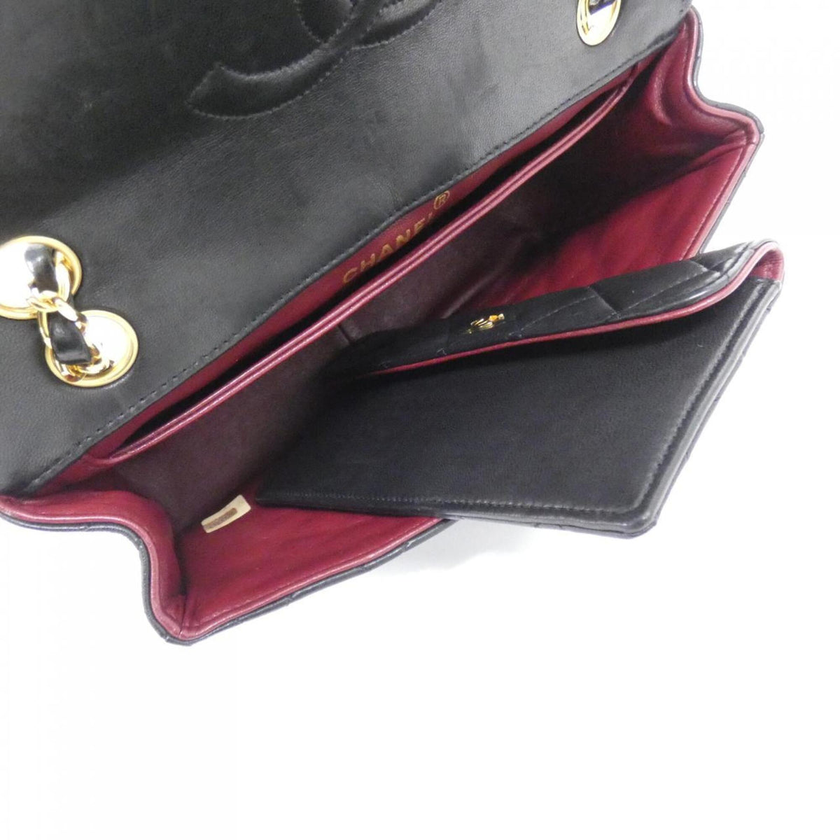 Chanel Black Leather Shoulder Bag (Pre-Owned)