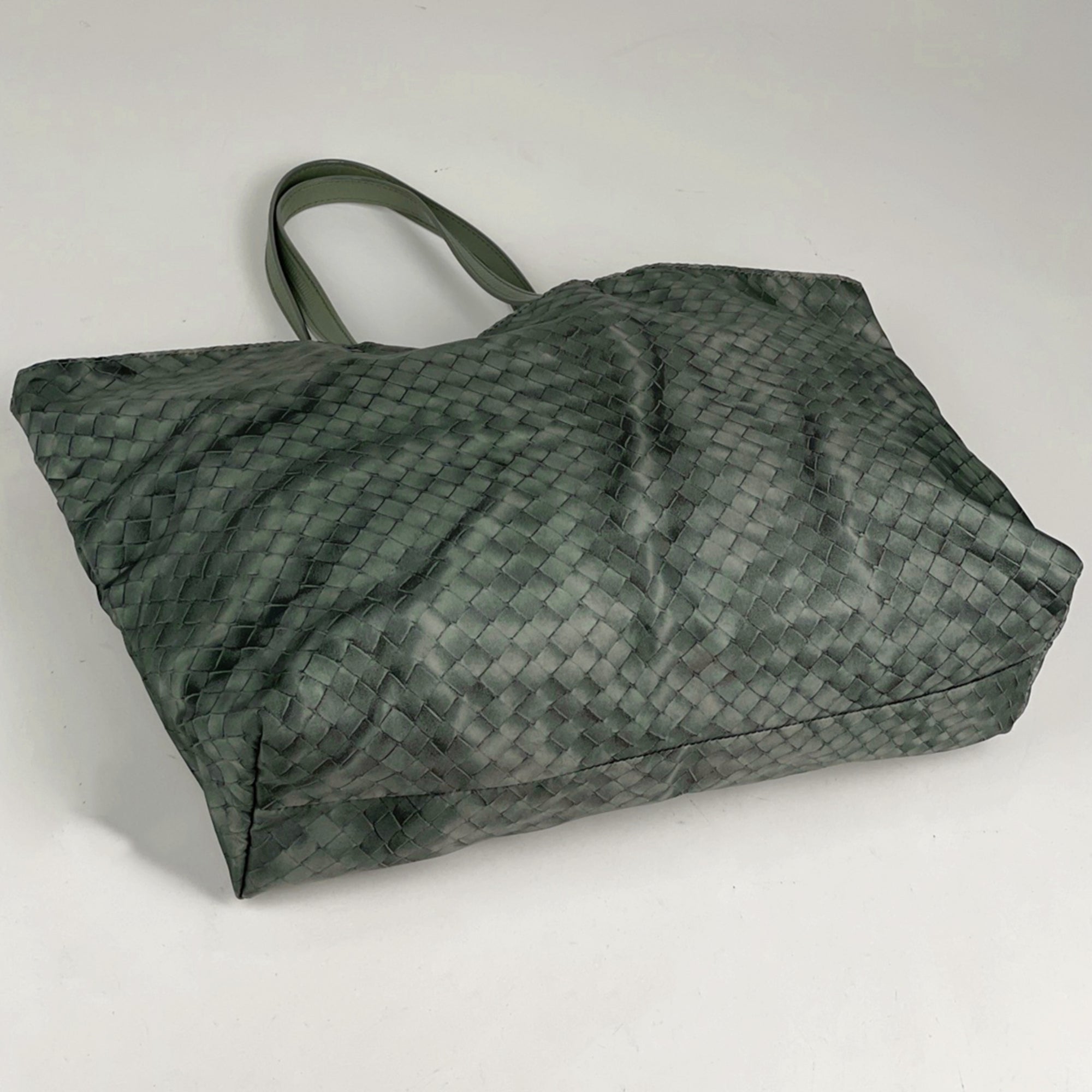 Bottega Veneta Green Nylon Tote Bag (Pre-Owned)