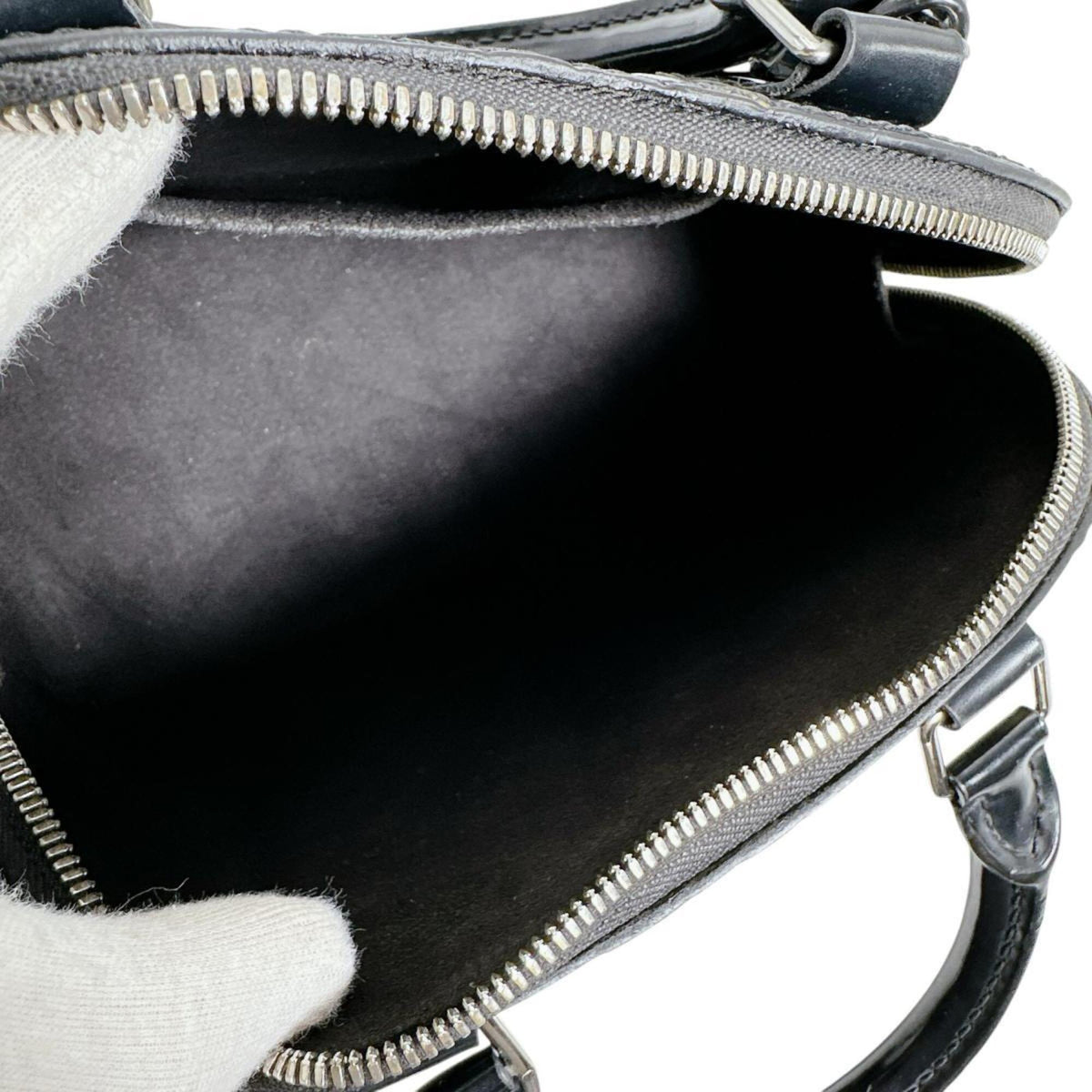 Louis Vuitton Noir Epi Leather Shoulder Bag (Pre-Owned)