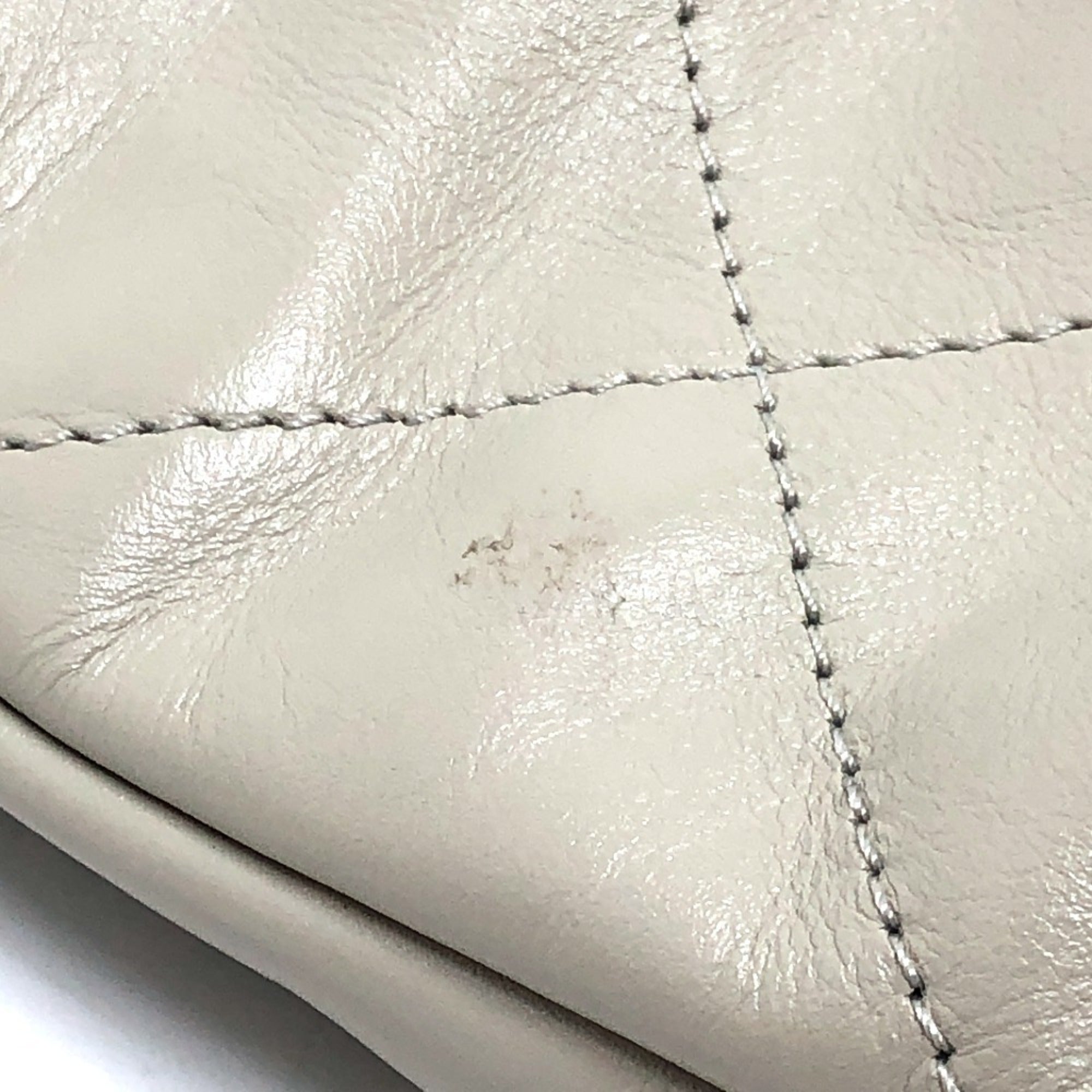 Chanel Gray Leather Shoulder Bag (Pre-Owned)