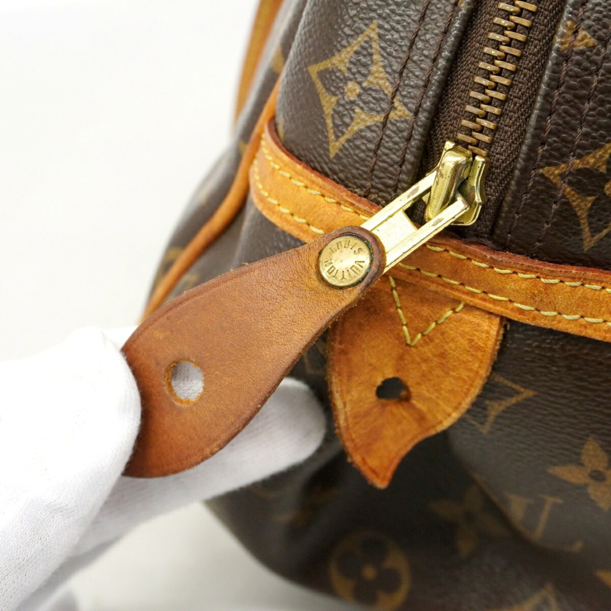 Louis Vuitton Brown Shoulder Bag (Pre-Owned)