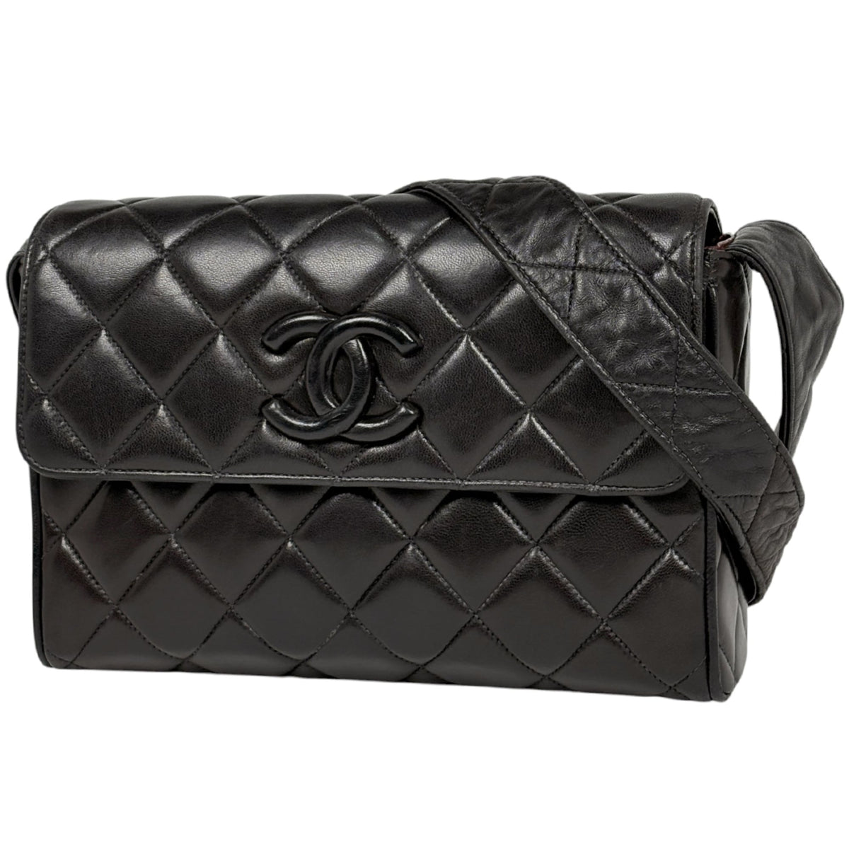Chanel Matelasse Black Leather Shoulder Bag (Pre-Owned)