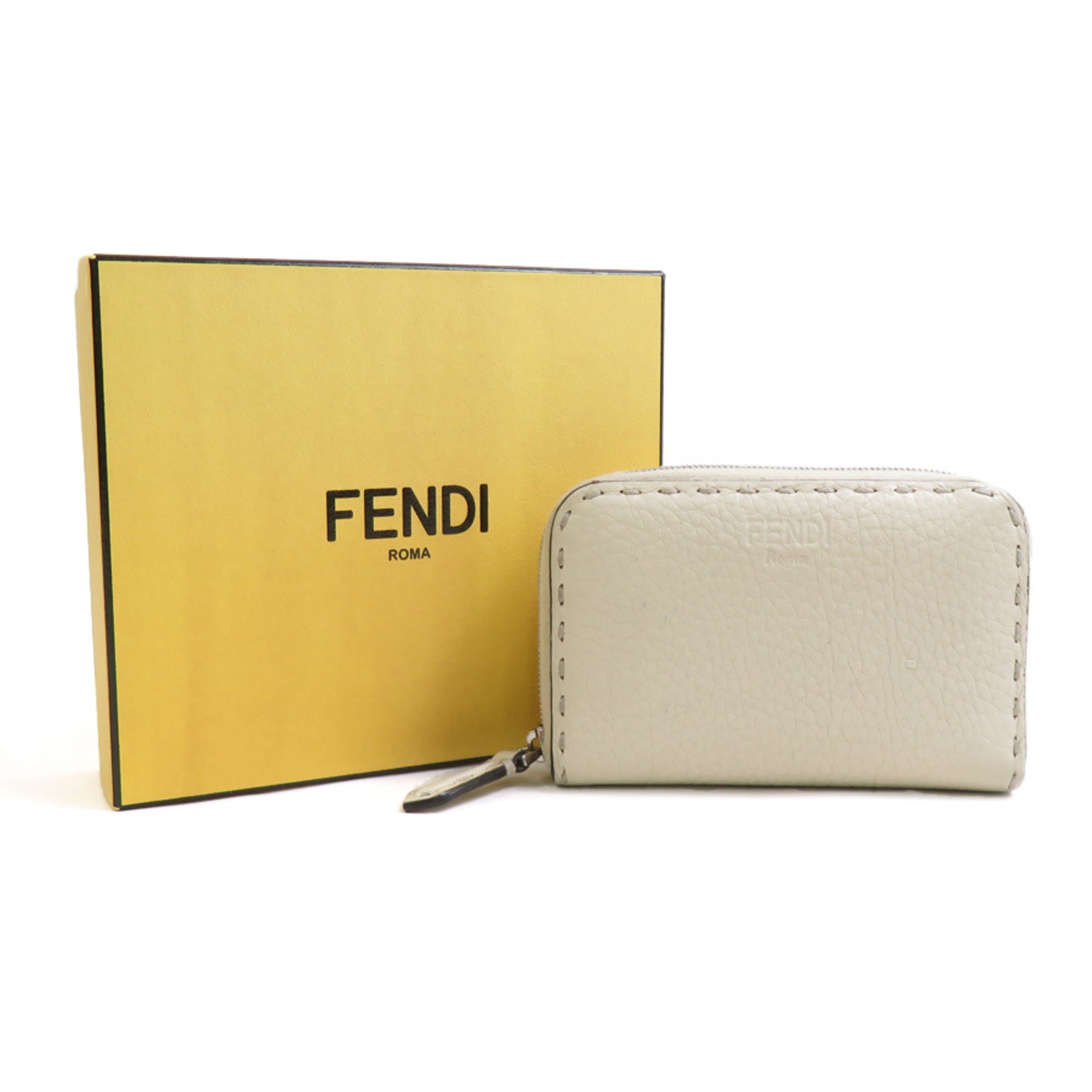 Fendi Ivory Leather Coin Purse/Coin Case (Pre-Owned)