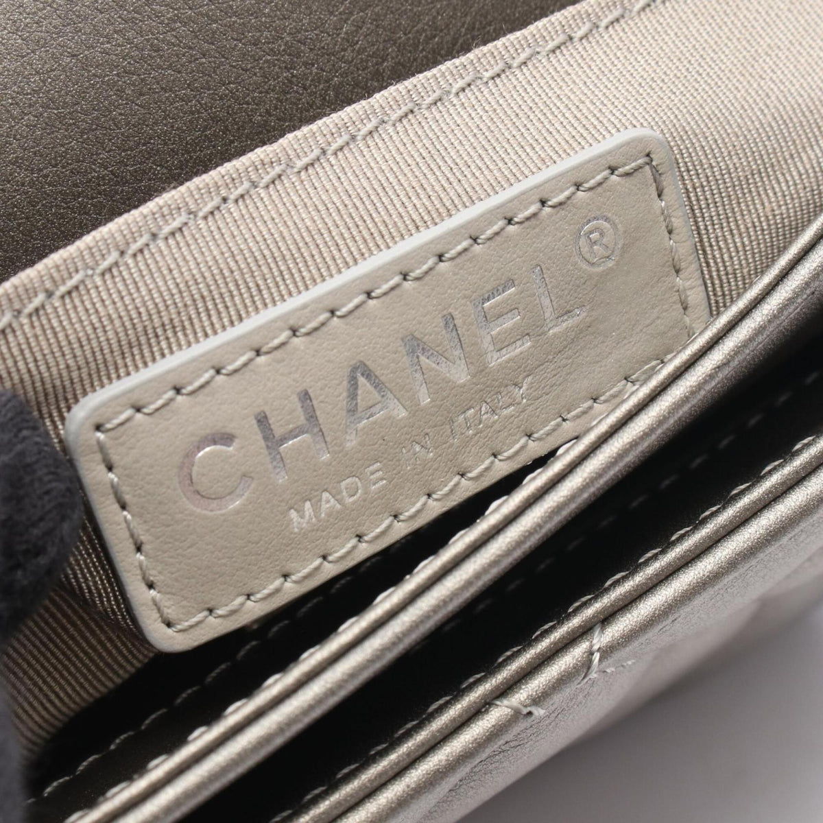 Chanel Gray Leather Handbag Shoulder Bag (Pre-Owned)