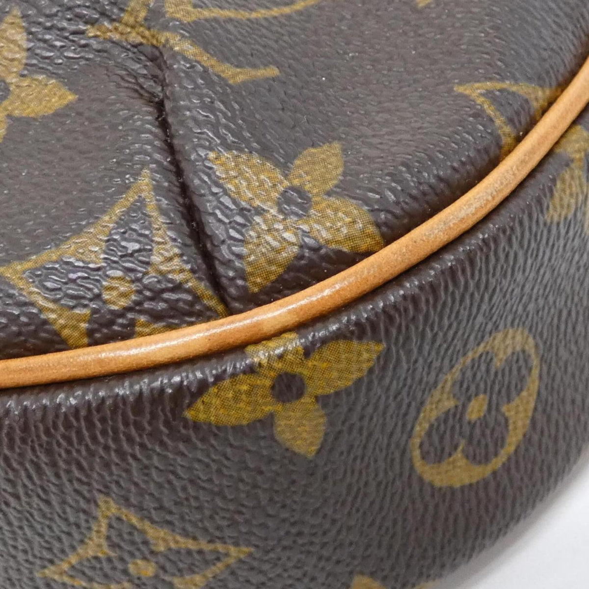 Louis Vuitton Marron Coated Canvas Shoulder Bag (Pre-Owned)