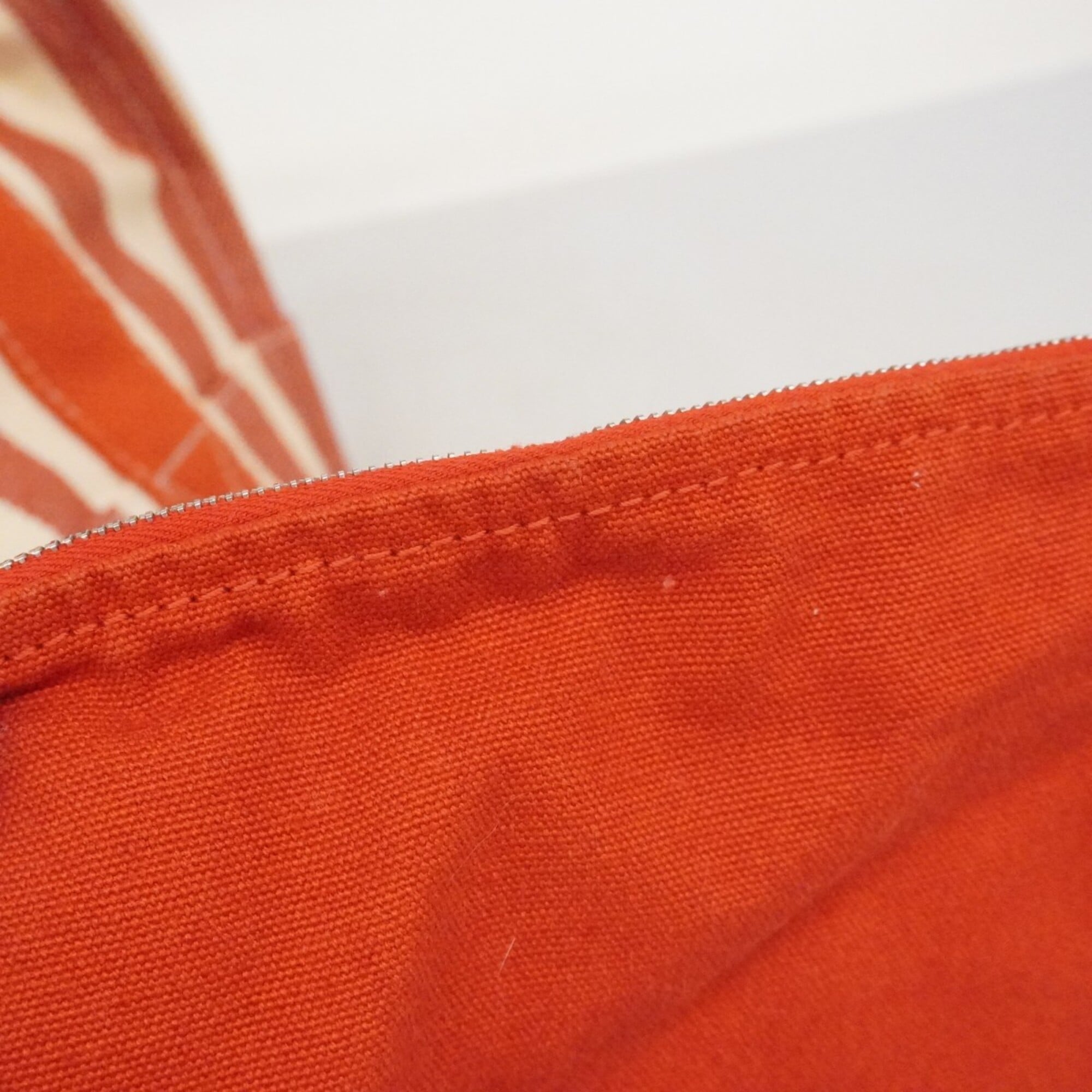 Hermes Red Color White Canvas Tote Bag (Pre-Owned)