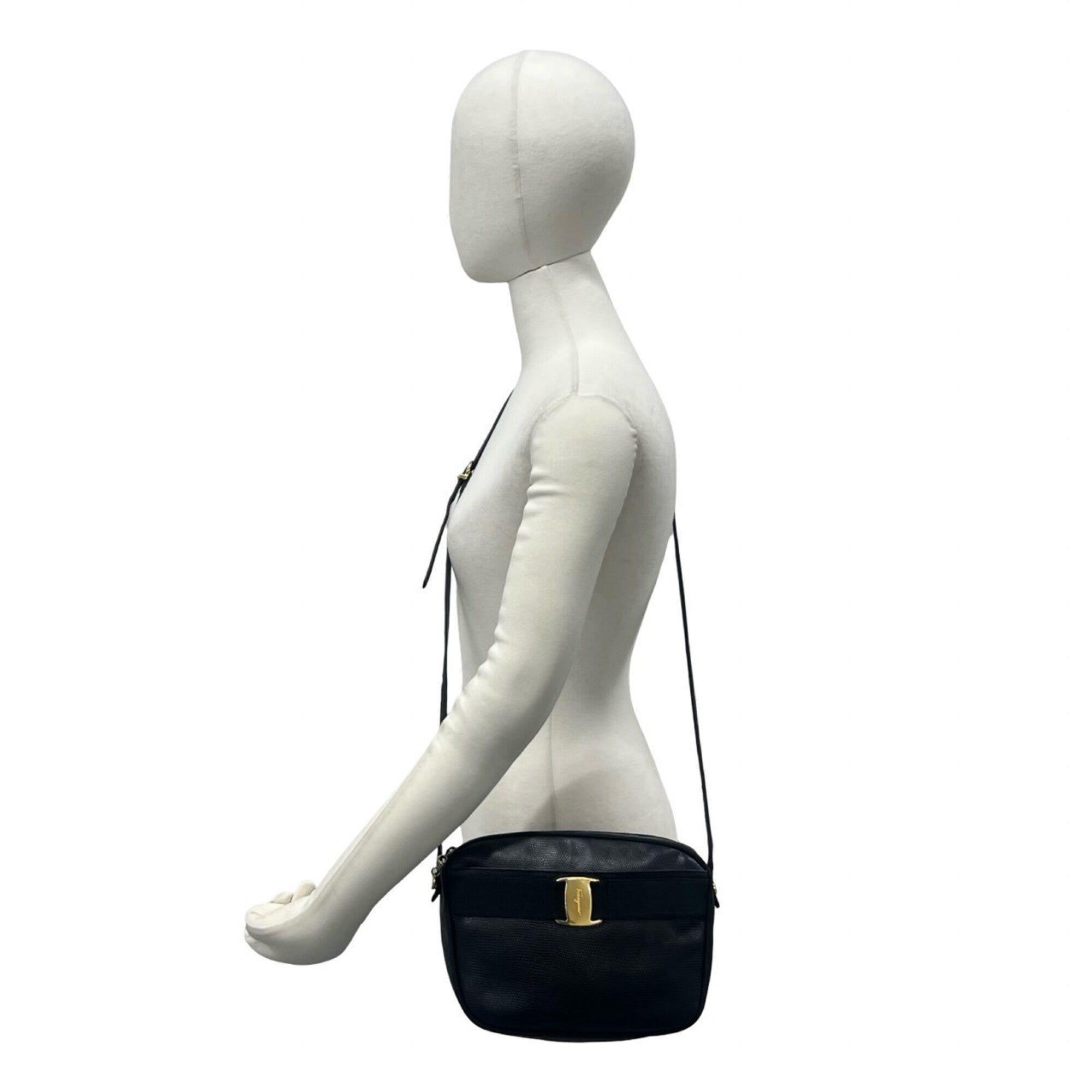 Salvatore Ferragamo Black Leather Pochette Shoulder Bag (Pre-Owned)