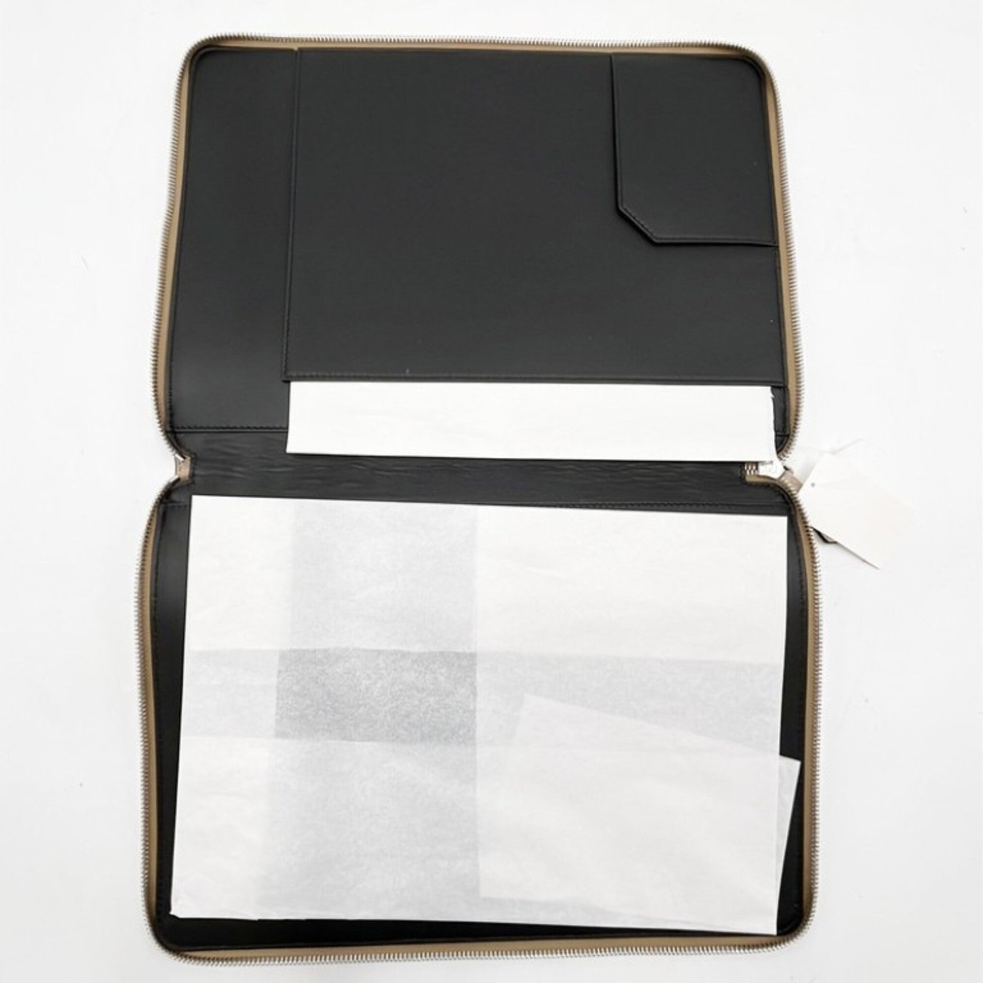 Fendi Beige Leather Clutch Bag (Pre-Owned)