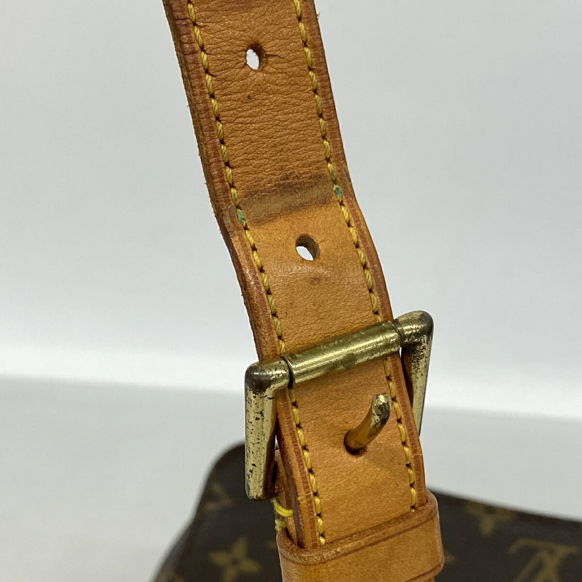 Louis Vuitton Brown Shoulder Bag (Pre-Owned)