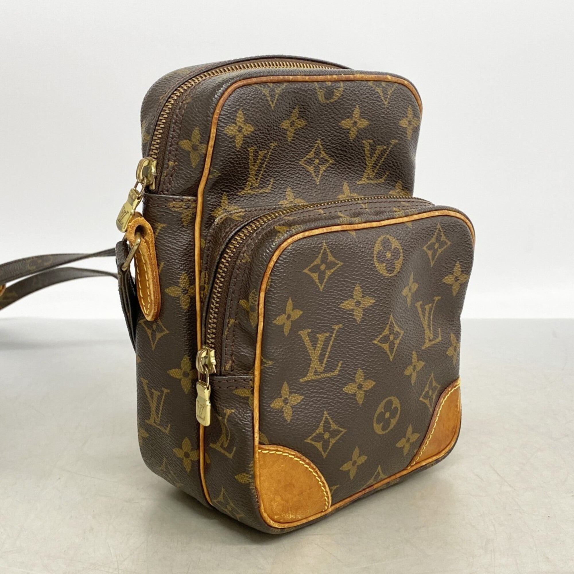 Louis Vuitton Brown Shoulder Bag (Pre-Owned)