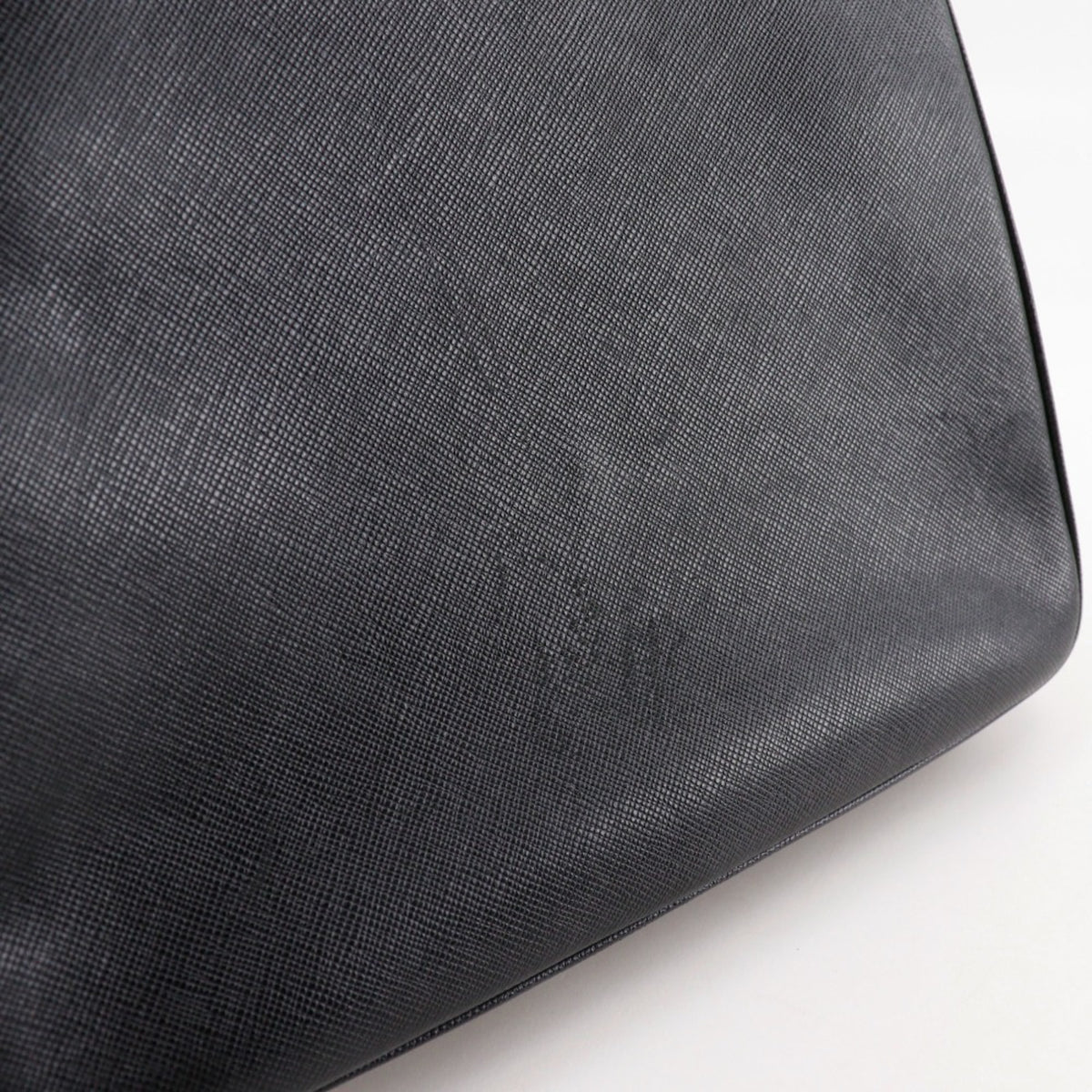 Salvatore Ferragamo Black Leather Shoulder Bag (Pre-Owned)