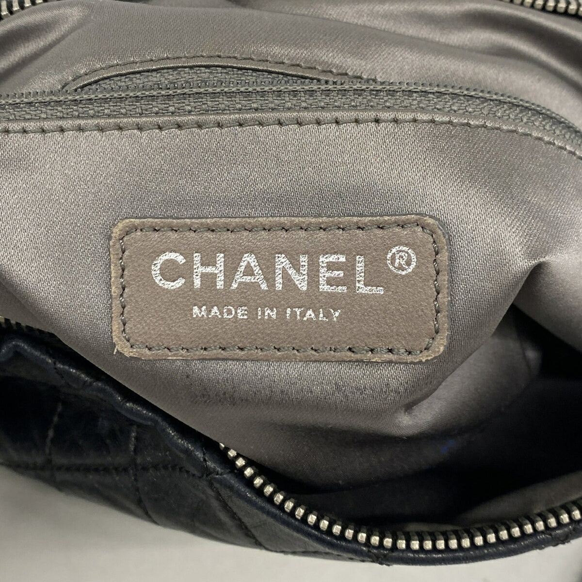Chanel Black Leather Shoulder Bag (Pre-Owned)