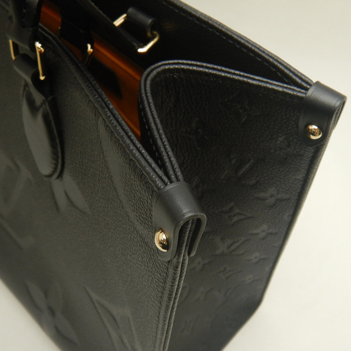 Louis Vuitton Noir Leather Tote Bag (Pre-Owned)