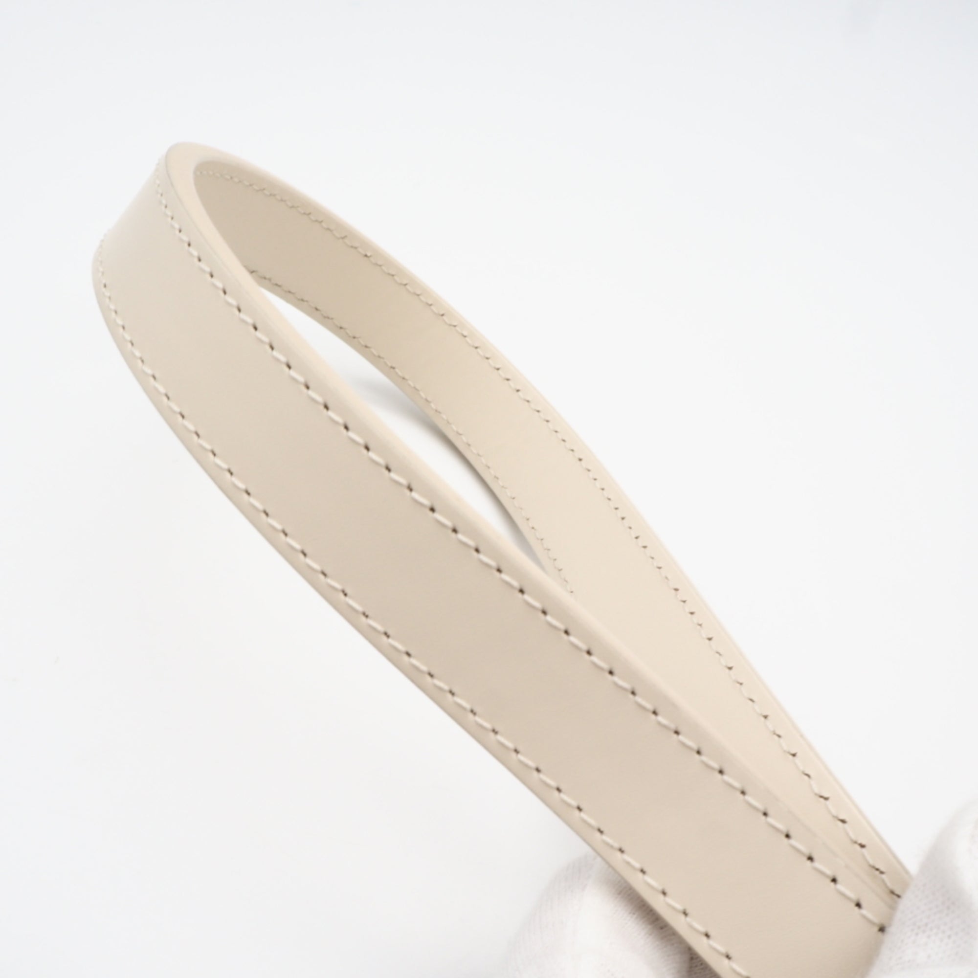 Louis Vuitton Ivory Leather Shoulder Bag (Pre-Owned)