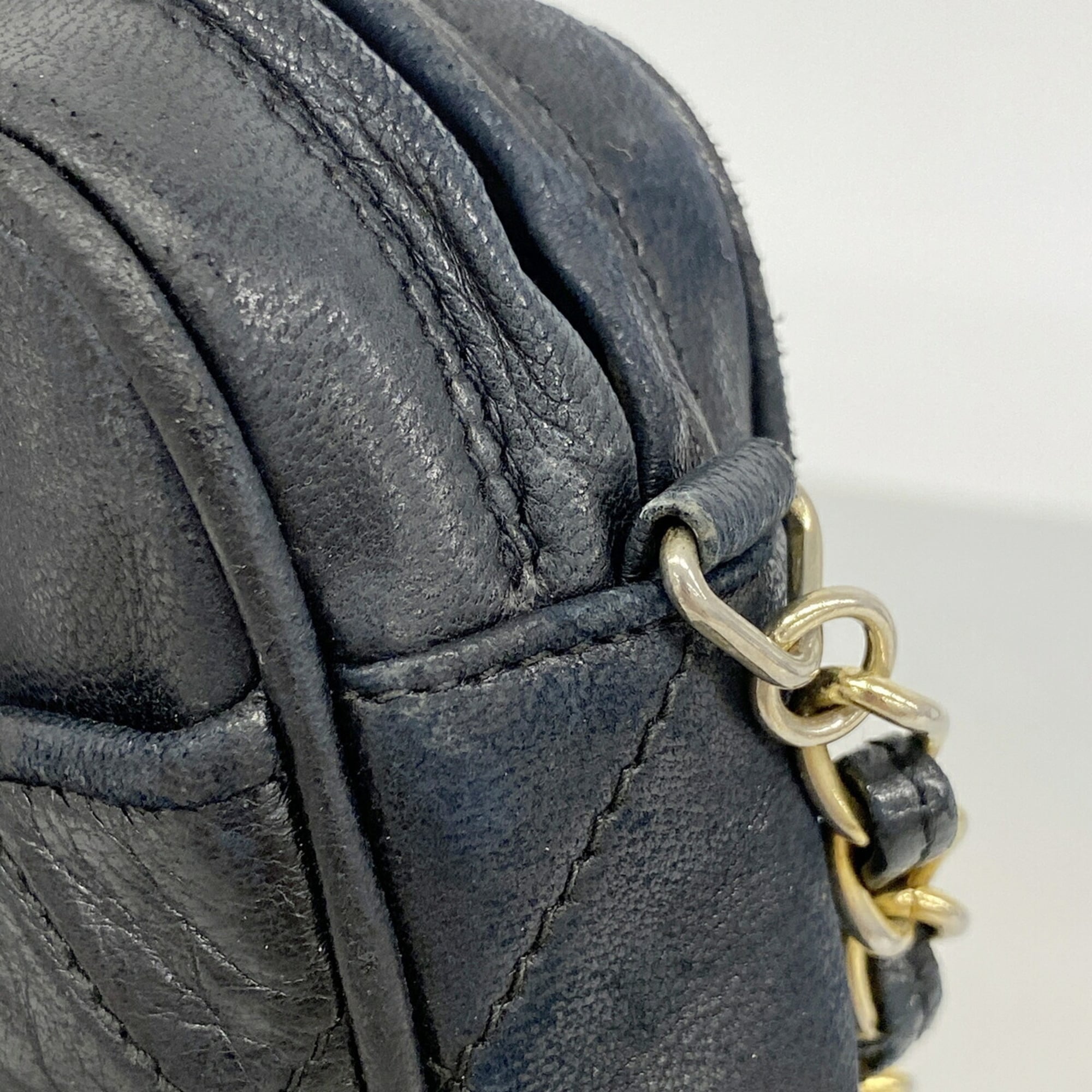 Chanel Black Leather Shoulder Bag (Pre-Owned)