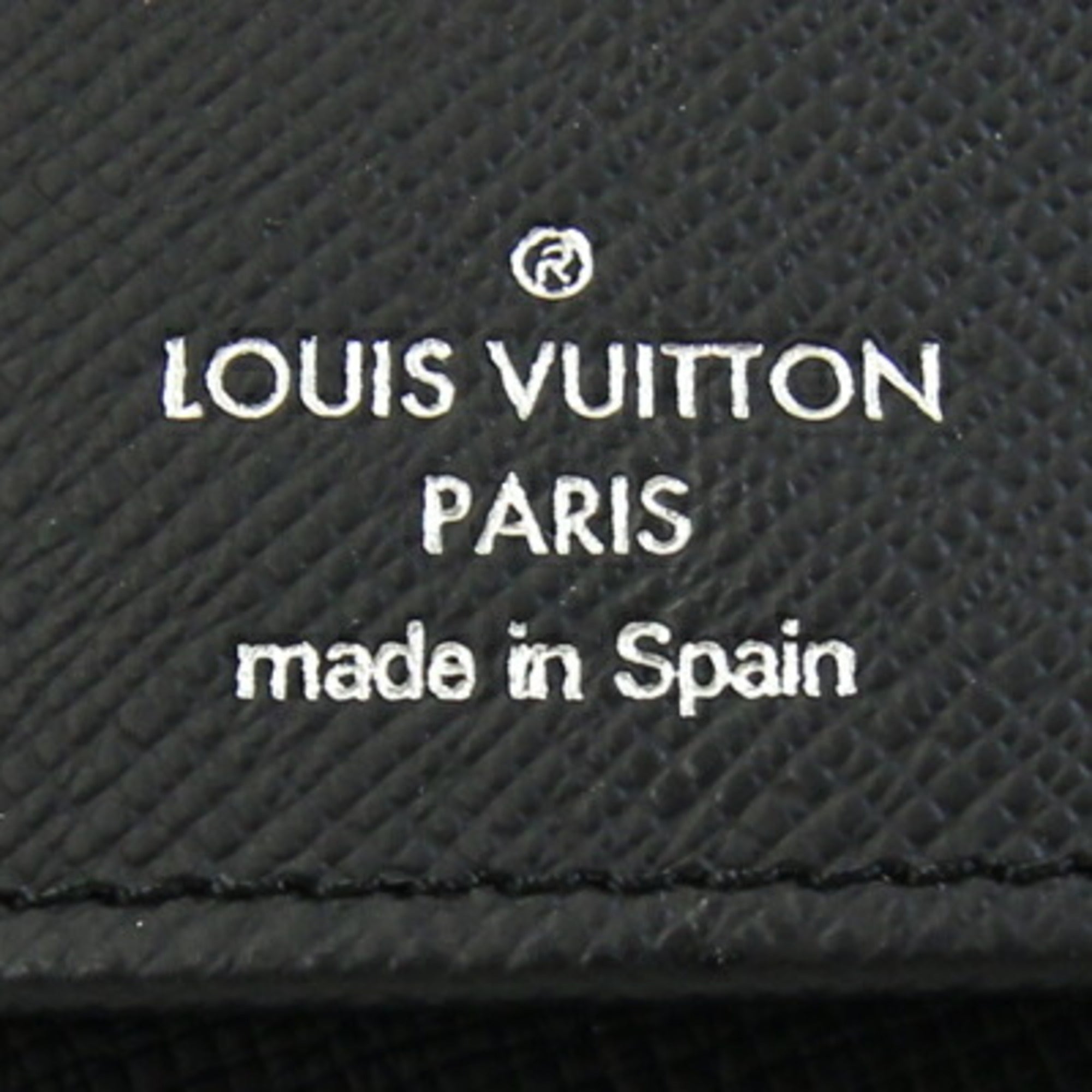 Louis Vuitton Black Noir Taiga Leather Leather Long Wallet (Bi-Fold) (Pre-Owned)