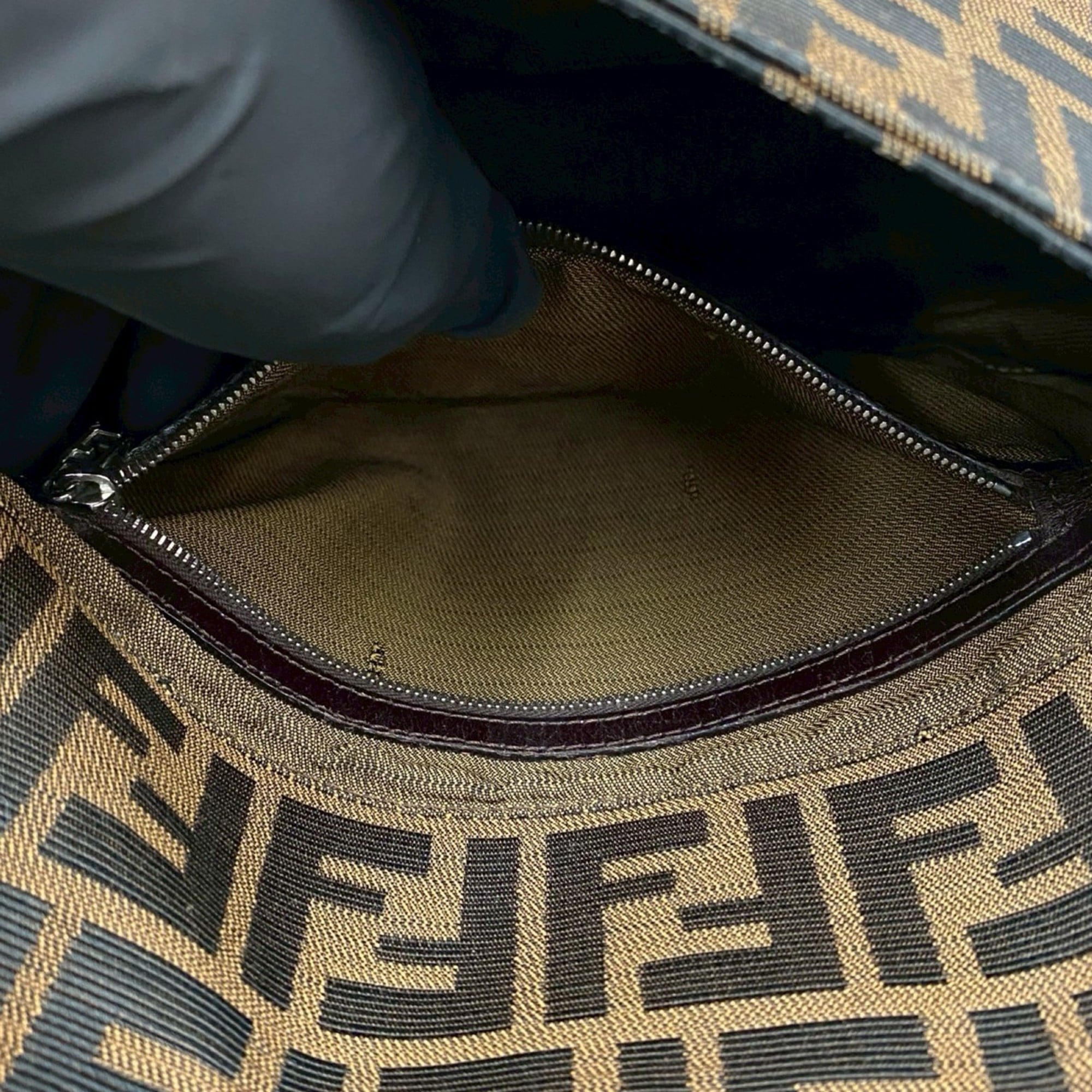 Fendi Black Brown Canvas Leather Shoulder Bag (Pre-Owned)