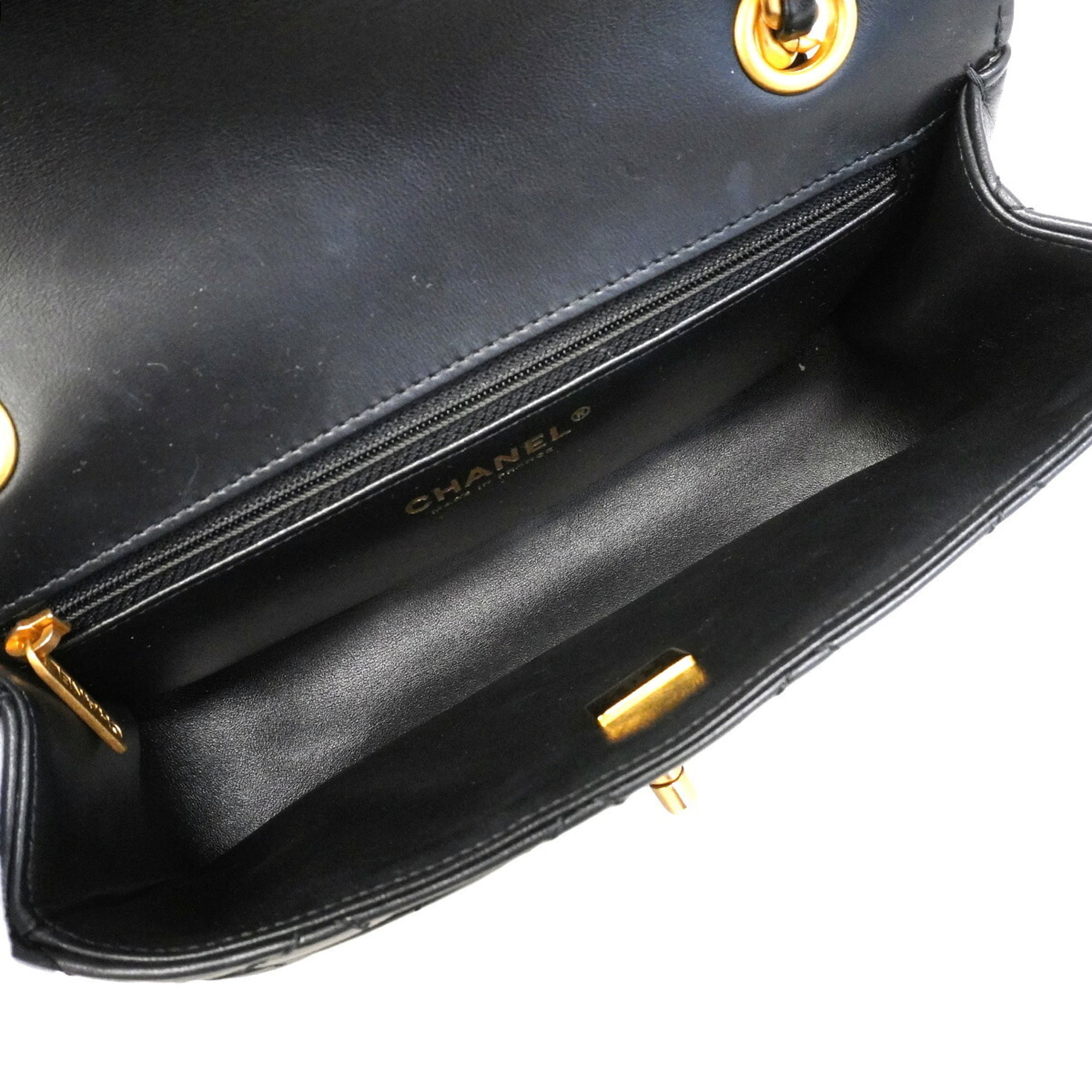 Chanel Black Leather Shoulder Bag (Pre-Owned)