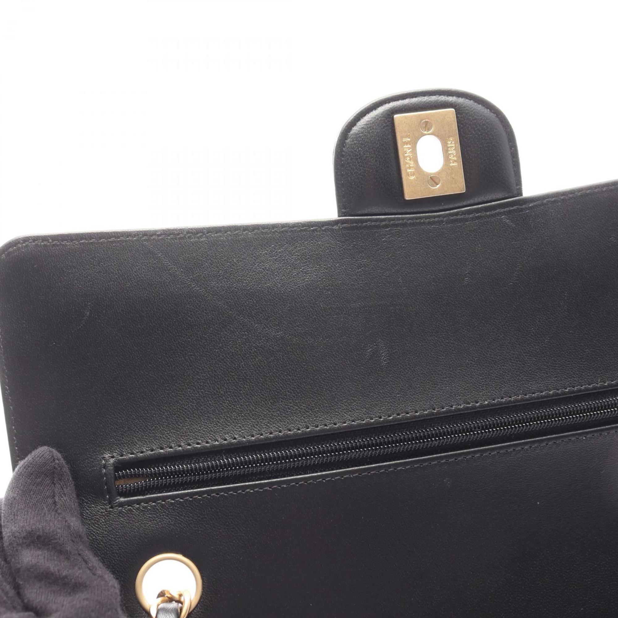 Chanel Black Leather Handbag Shoulder Bag (Pre-Owned)