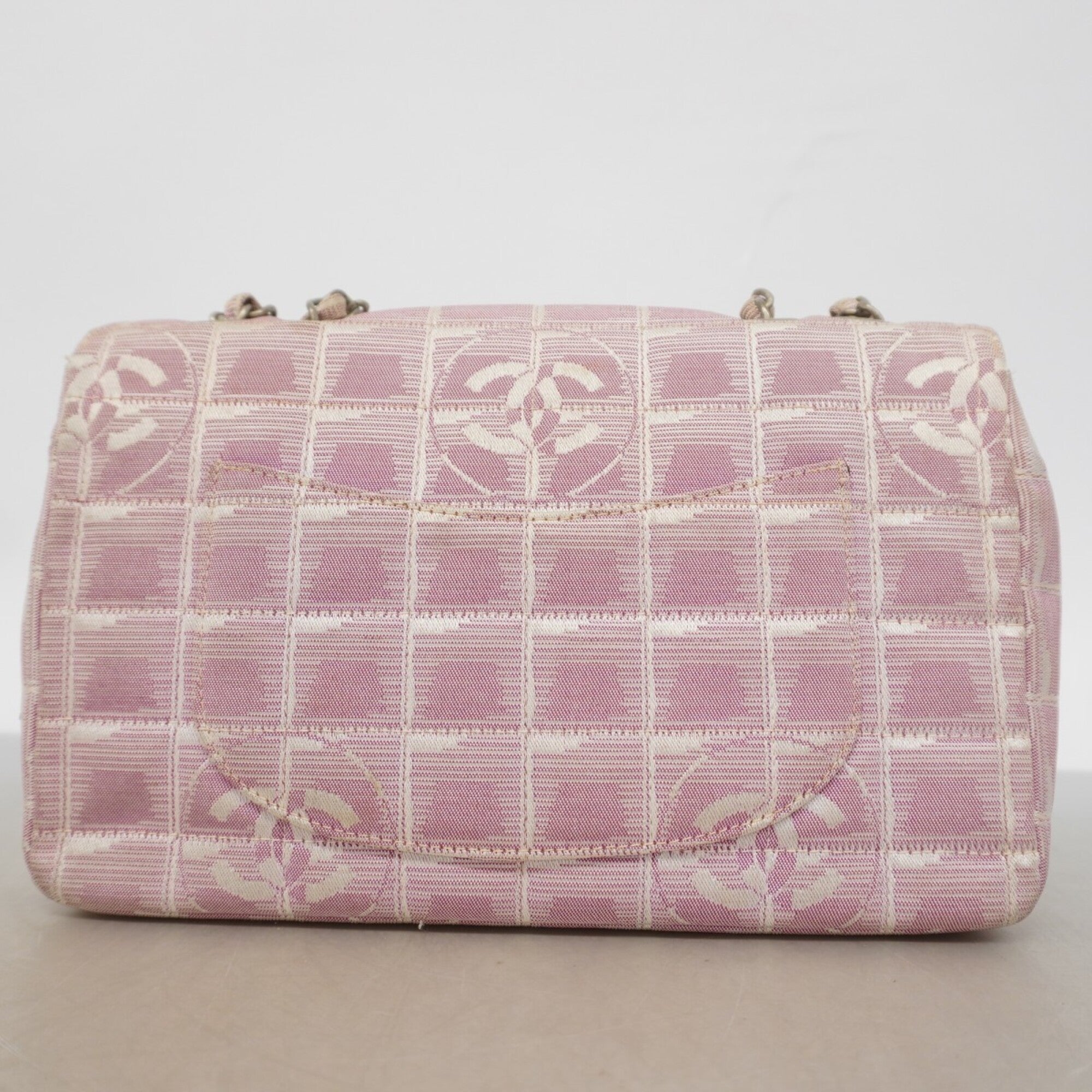 Chanel Pink Nylon Shoulder Bag (Pre-Owned)