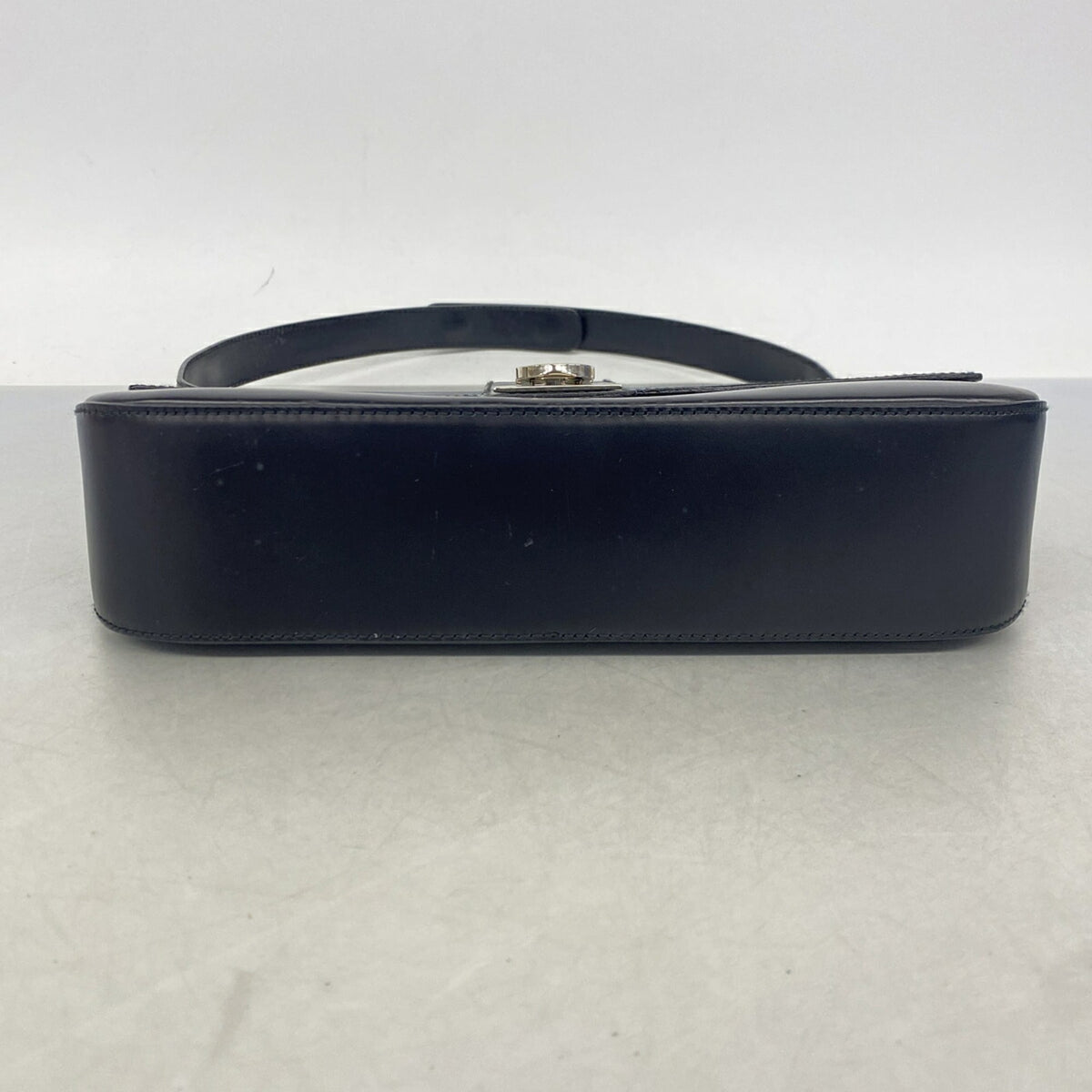 Salvatore Ferragamo Black Leather Shoulder Bag (Pre-Owned)