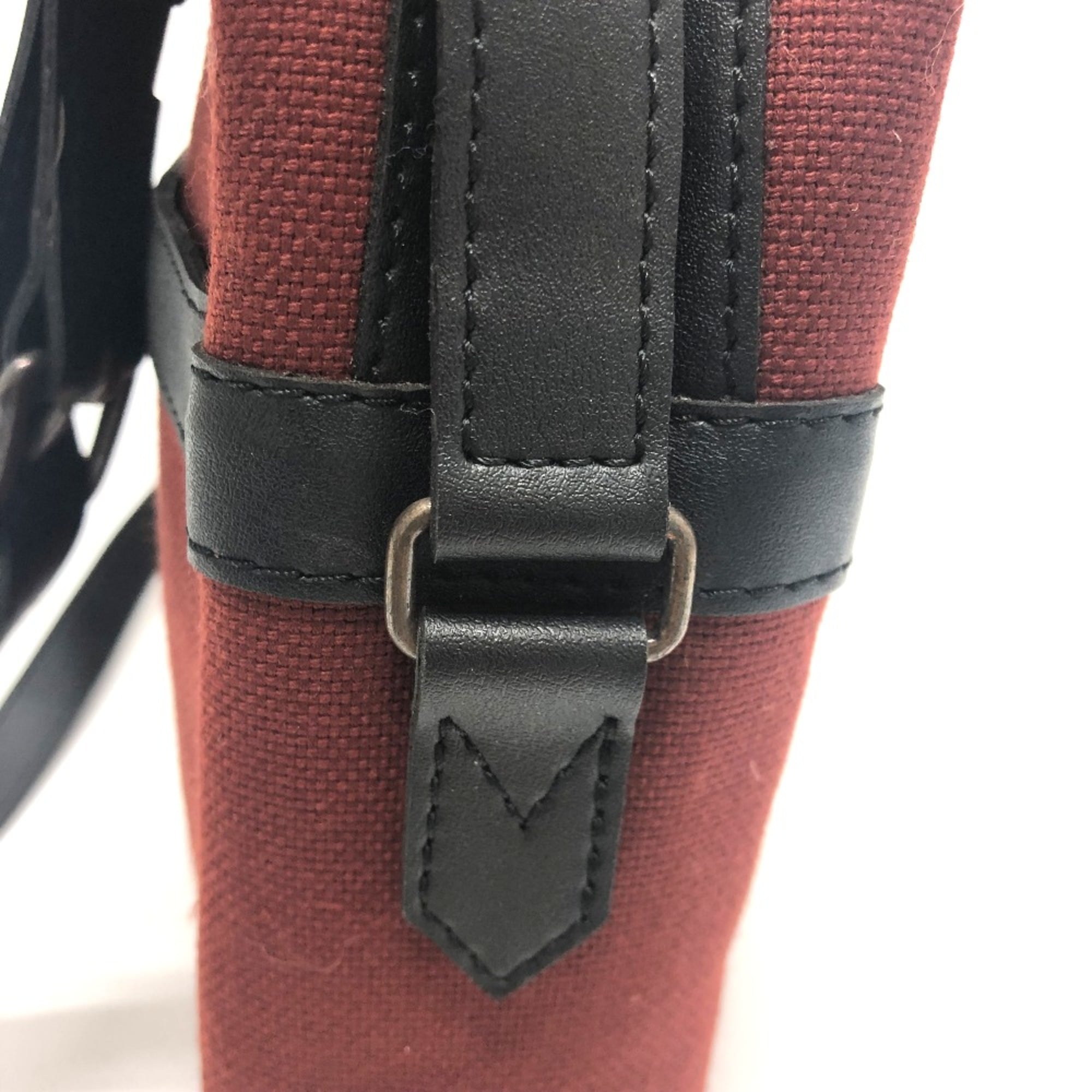 Yves Saint Laurent Red Other Shoulder Bag (Pre-Owned)