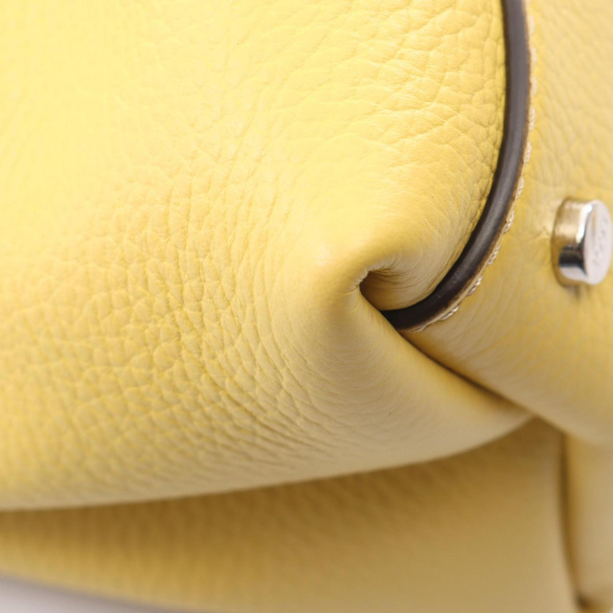 Tod's Yellow Leather Handbag (Pre-Owned)