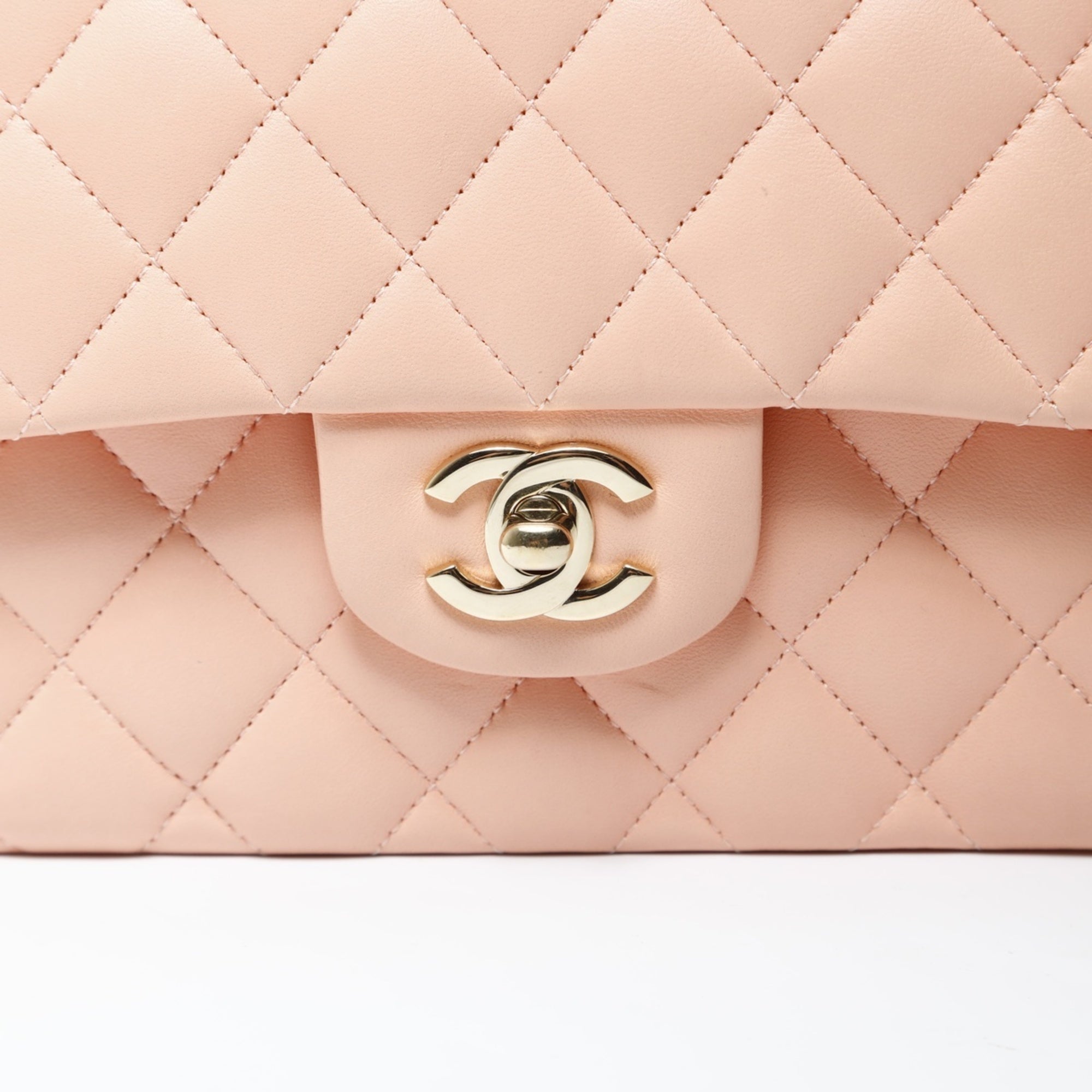 Chanel Pink Shoulder Bag (Pre-Owned)