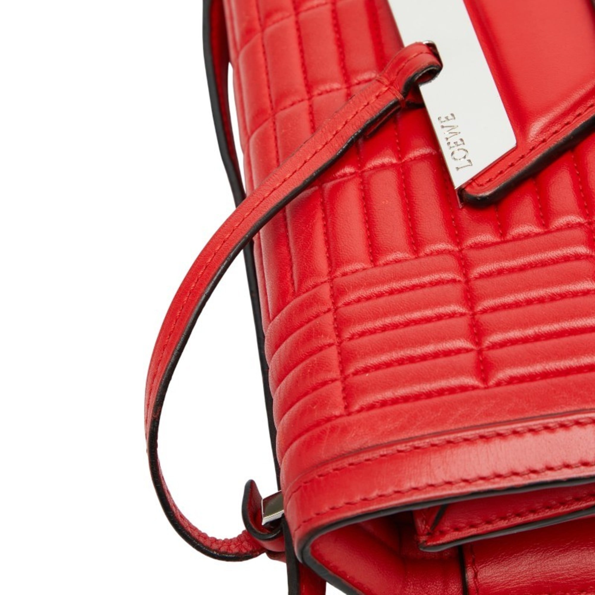 Loewe Red Color Leather Shoulder Bag (Pre-Owned)