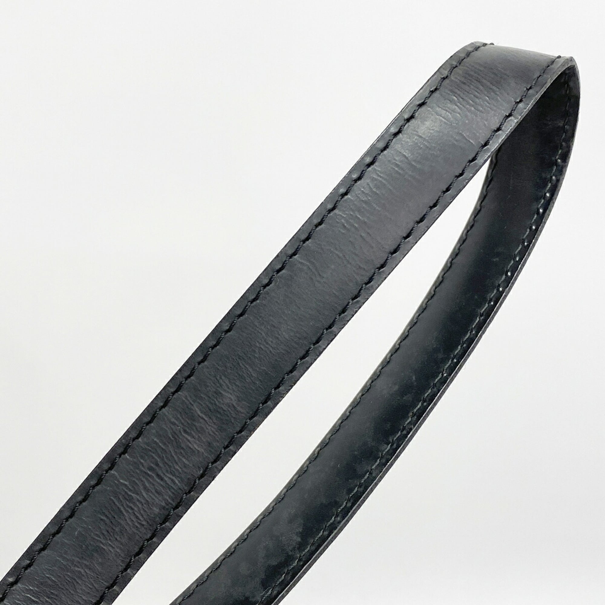 Louis Vuitton Noir Shoulder Bag (Pre-Owned)