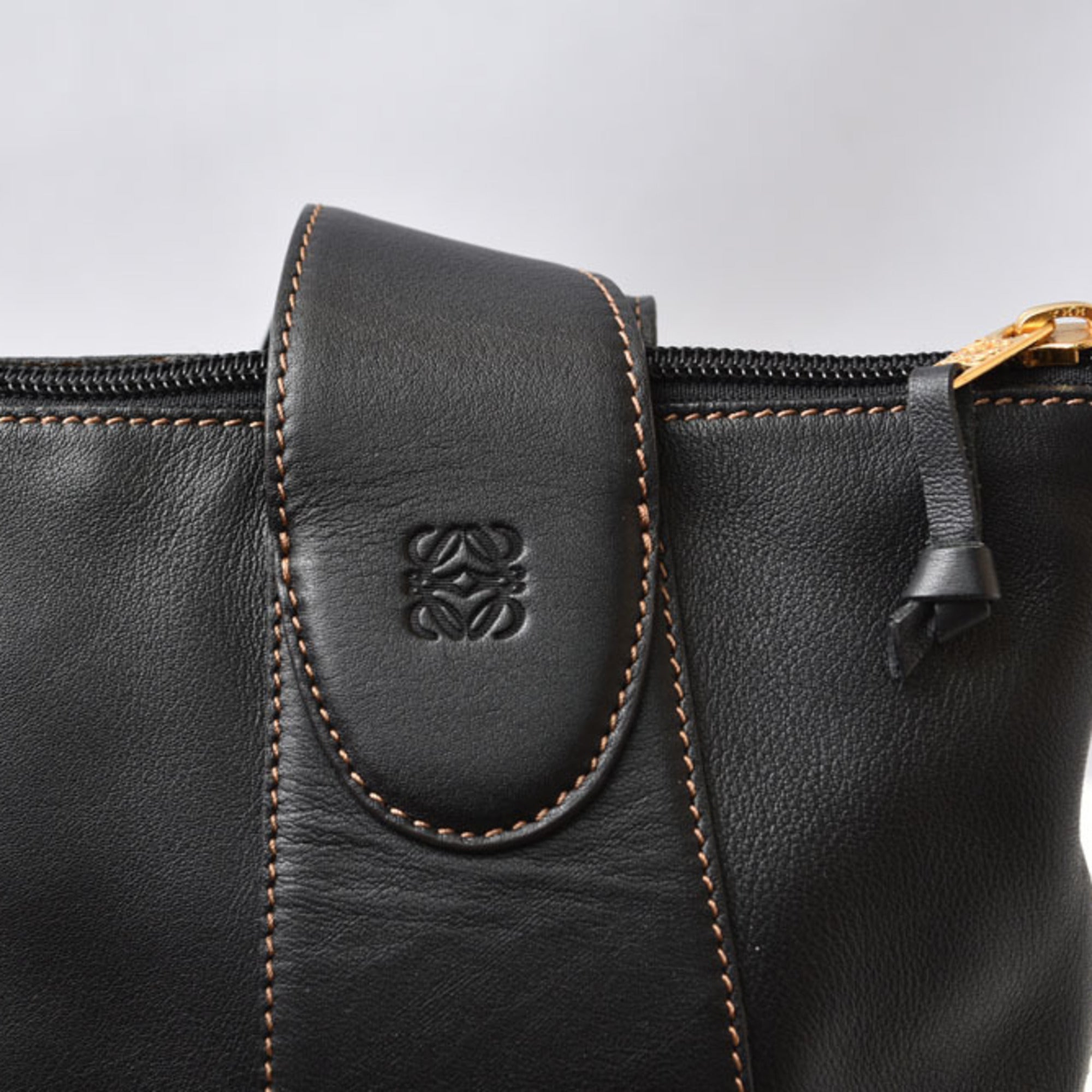 Loewe Dark Brown Leather Pouch Tote Bag (Pre-Owned)