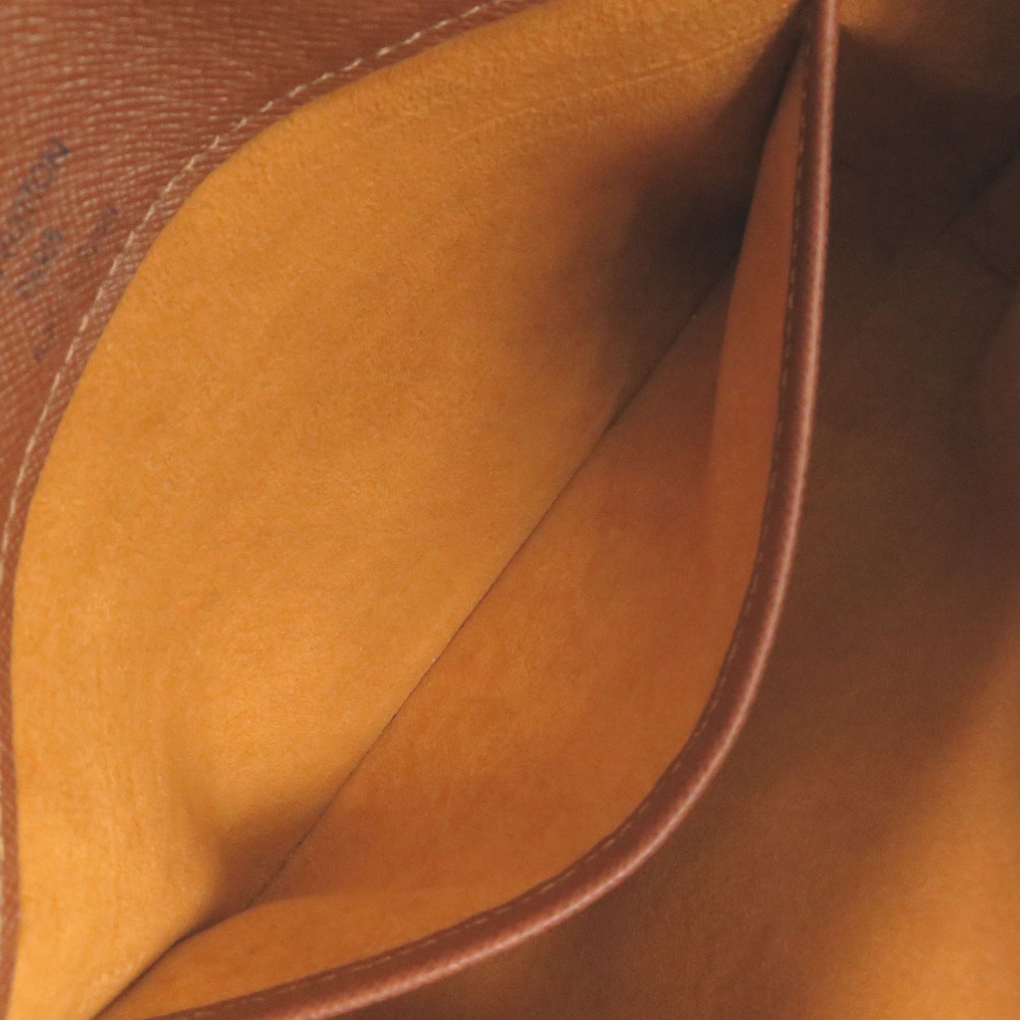 Louis Vuitton Brown Monogram Monogram Shoulder Bag (Pre-Owned)