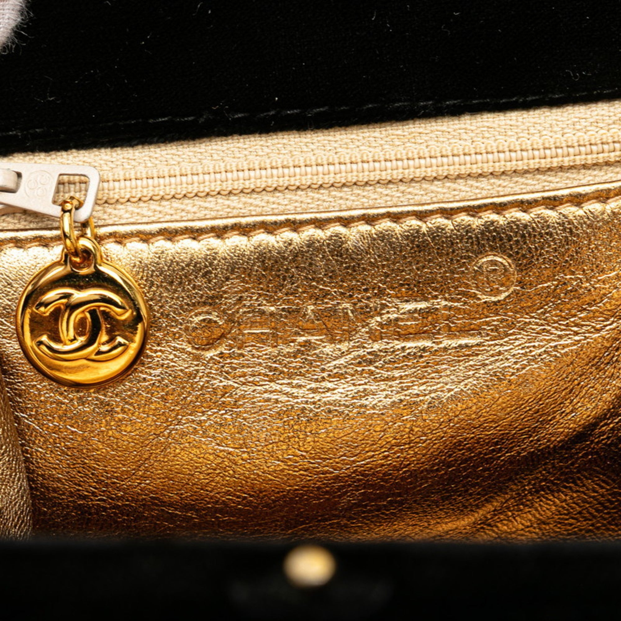 Chanel Black Handbag (Pre-Owned)
