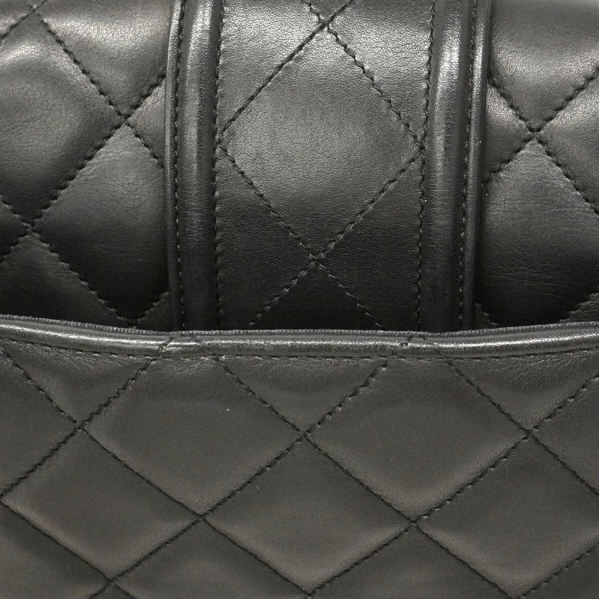 Chanel Black Leather Shoulder Bag (Pre-Owned)