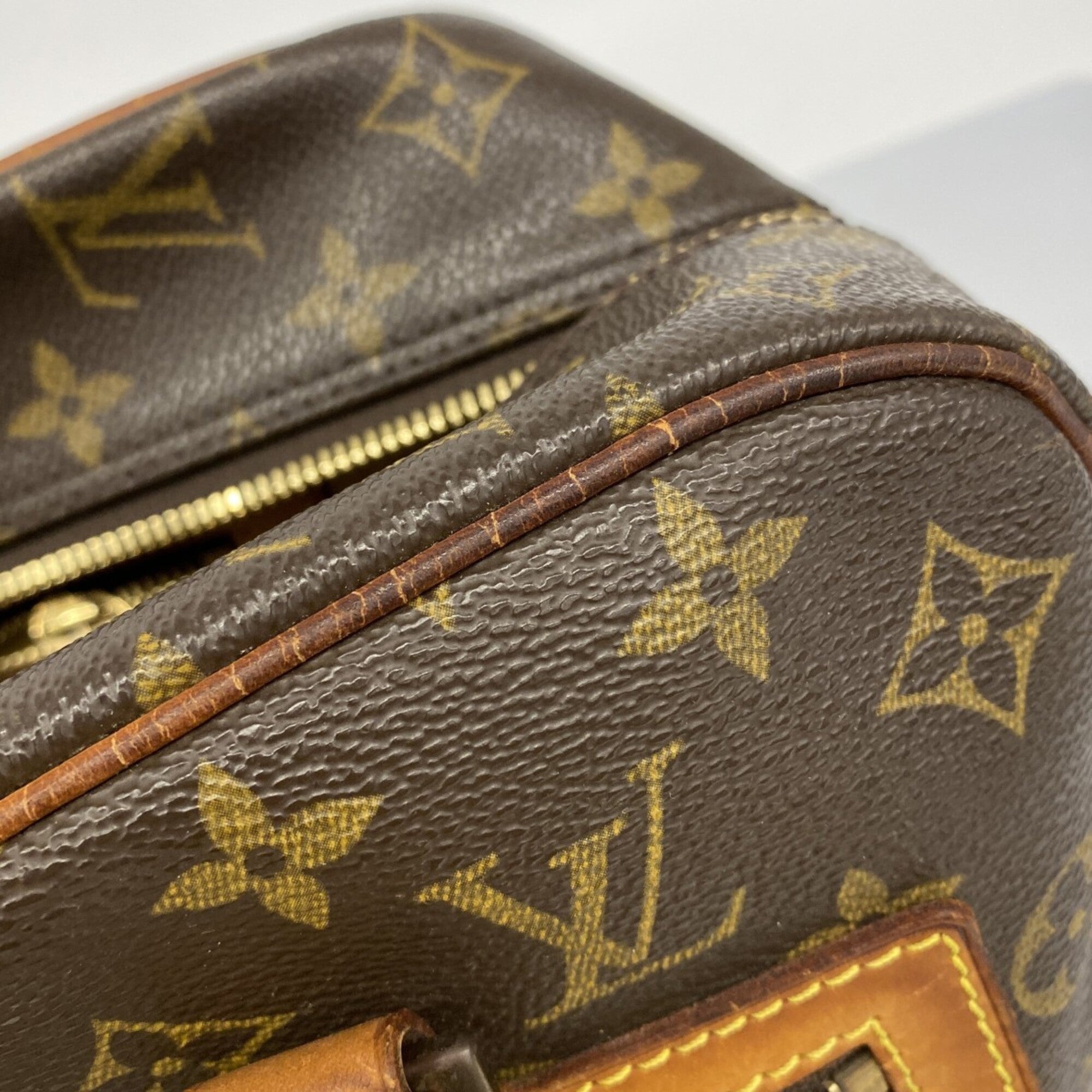 Louis Vuitton Brown Shoulder Bag (Pre-Owned)