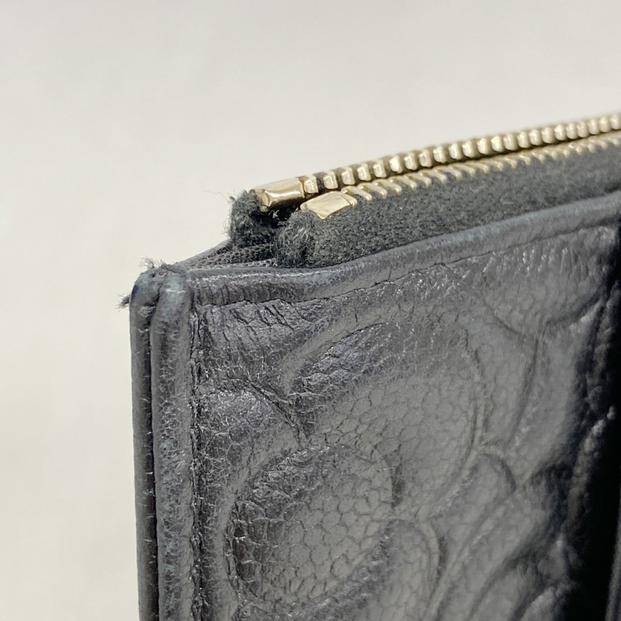 Chanel Black Grained Calfskin Long Wallet (Bi-Fold) (Pre-Owned)