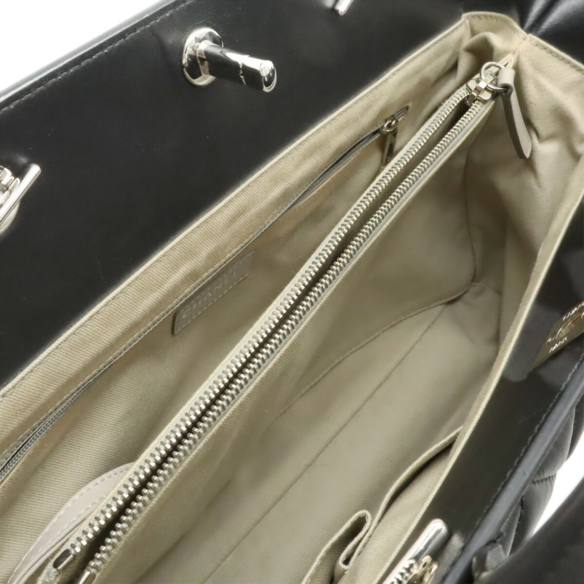 Chanel Matelasse Black Leather Shoulder Bag Tote Bag (Pre-Owned)