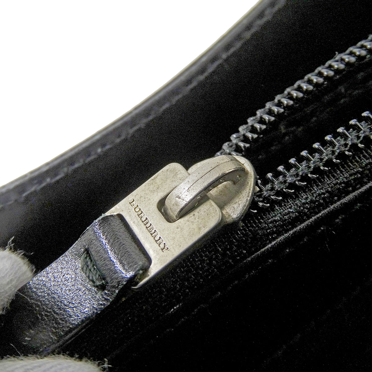 Burberry Black Leather Shoulder Bag (Pre-Owned)