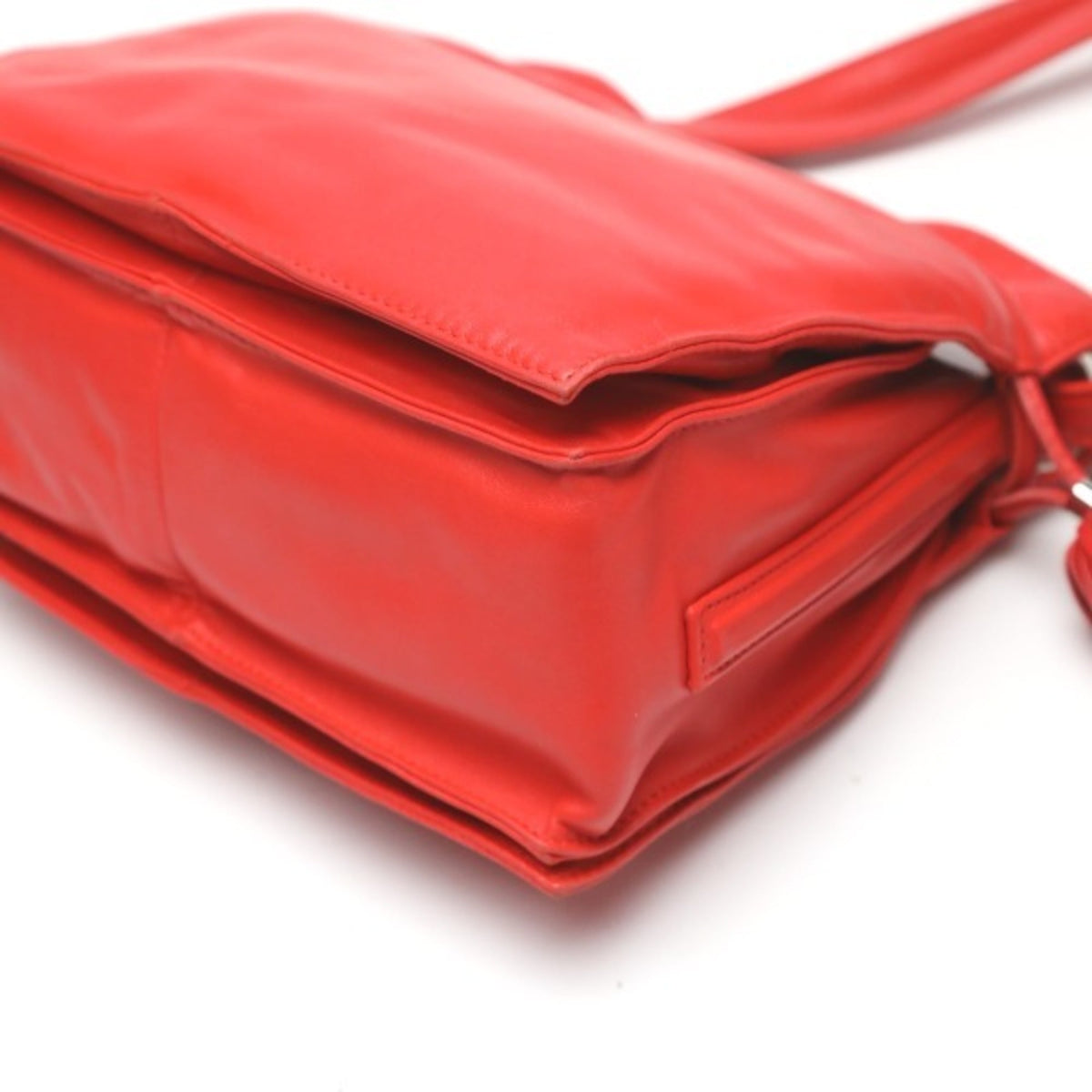 Loewe Red Color Leather Shoulder Bag (Pre-Owned)