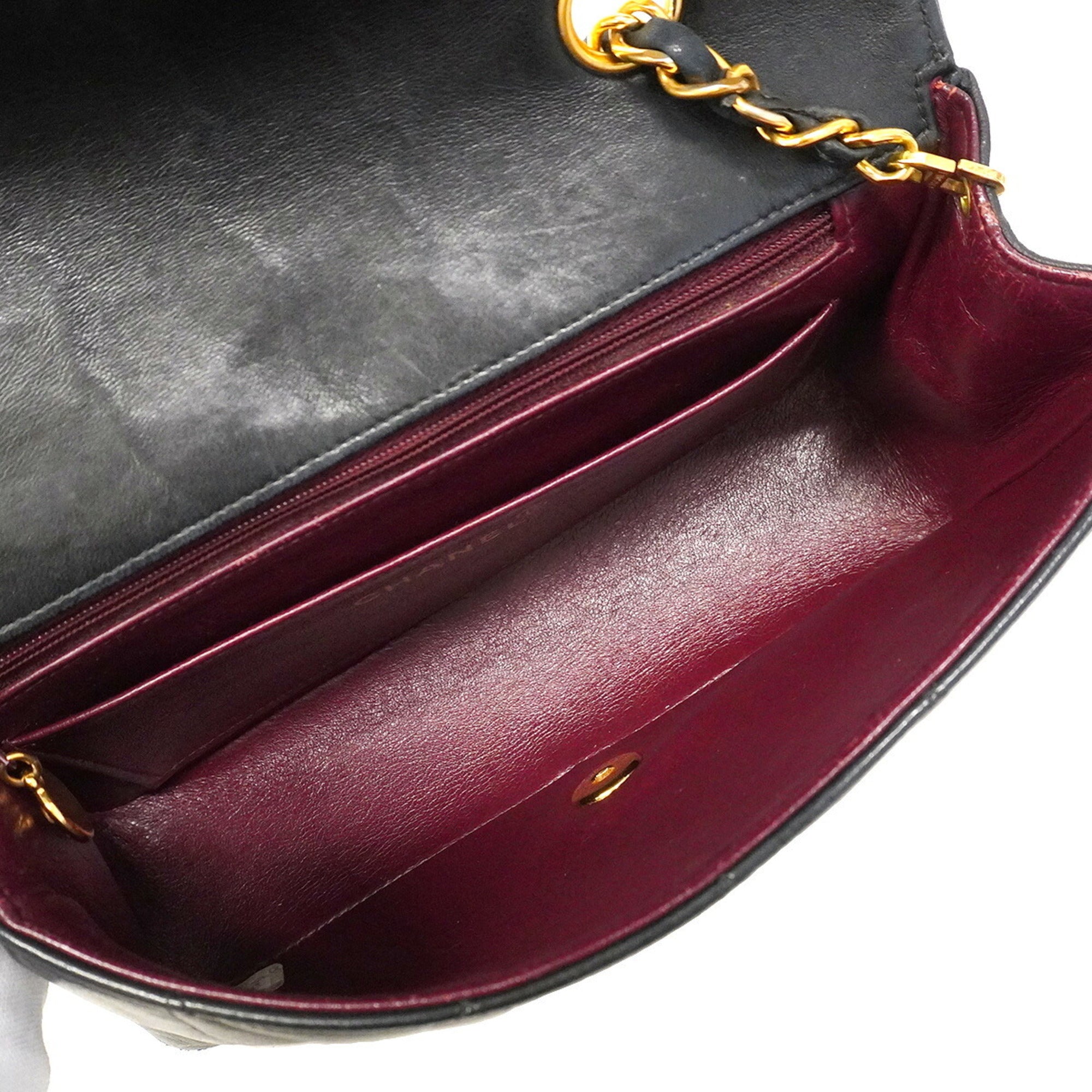 Chanel Black Leather Shoulder Bag (Pre-Owned)