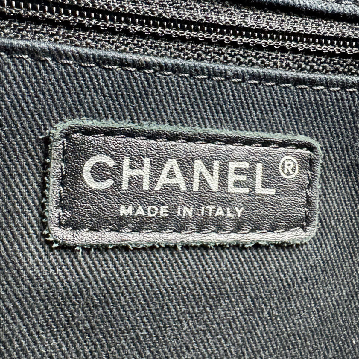 Chanel Black Grained Calfskin Shoulder Bag (Pre-Owned)