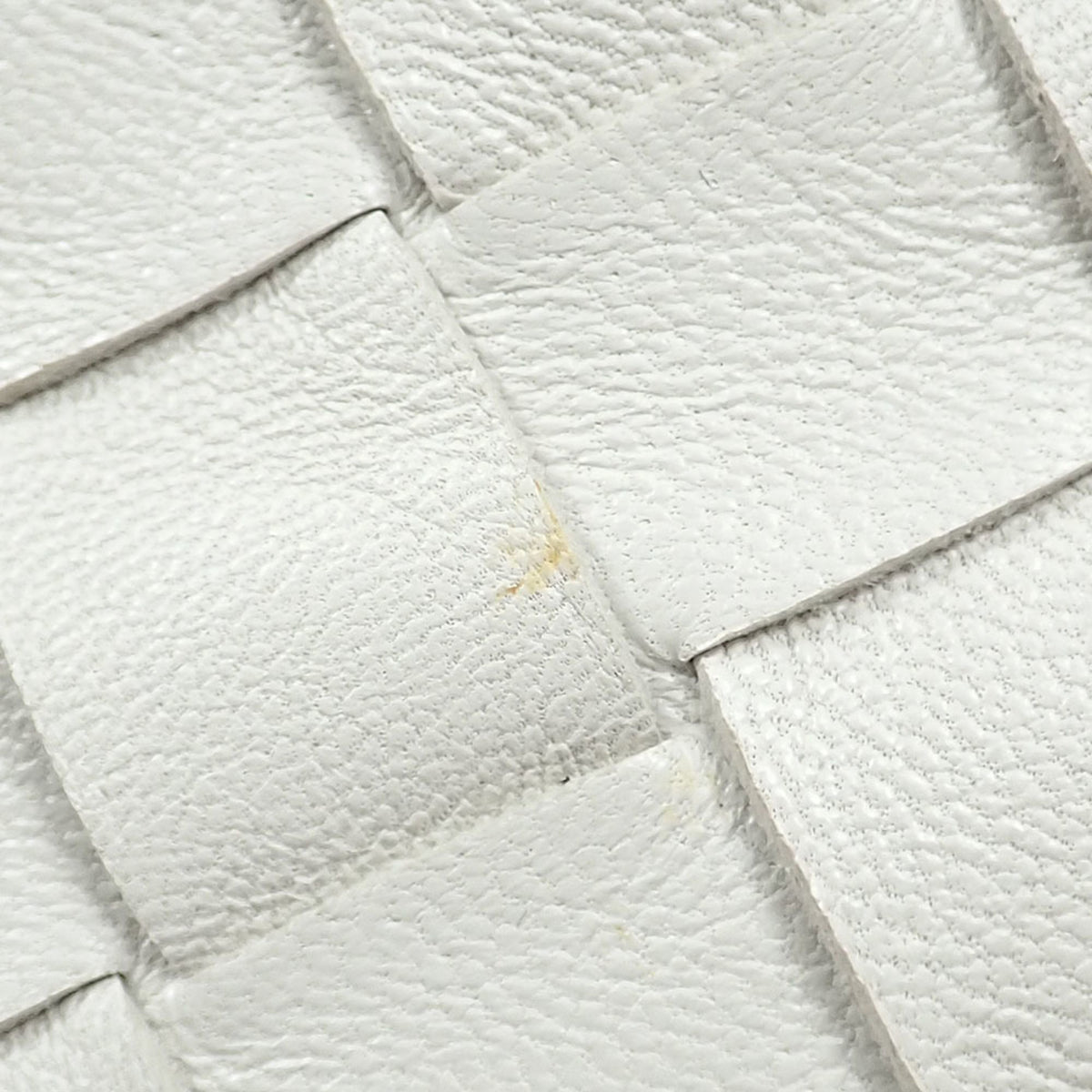 Bottega Veneta White Leather Shoulder Bag (Pre-Owned)