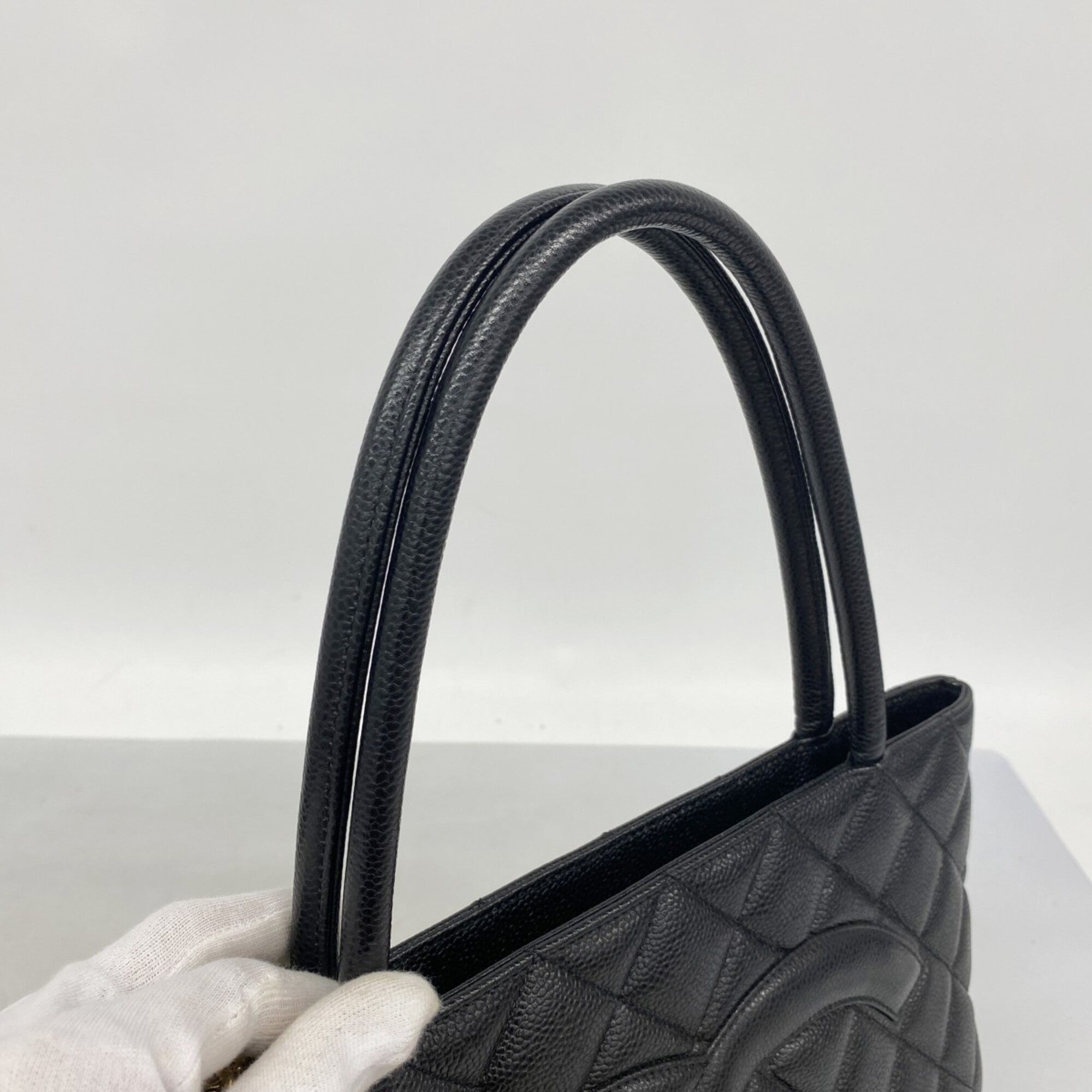 Chanel Black Grained Calfskin Tote Bag (Pre-Owned)
