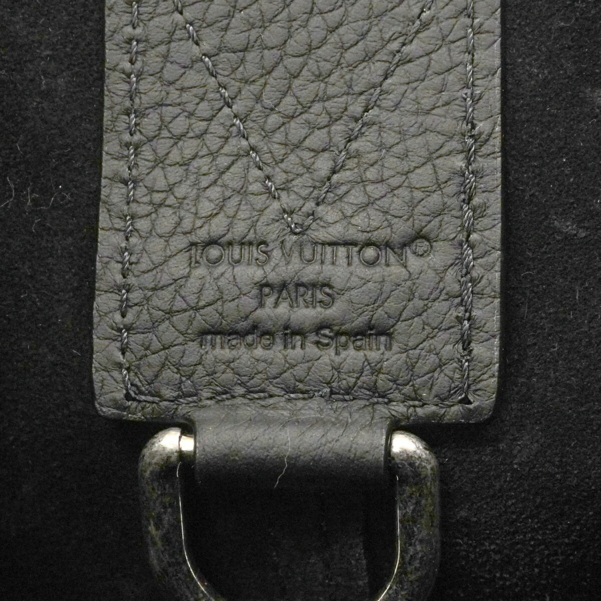 Louis Vuitton Noir Shoulder Bag (Pre-Owned)