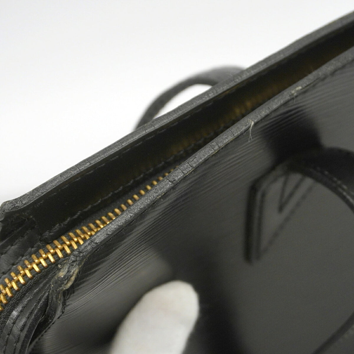 Louis Vuitton Noir Shoulder Bag (Pre-Owned)