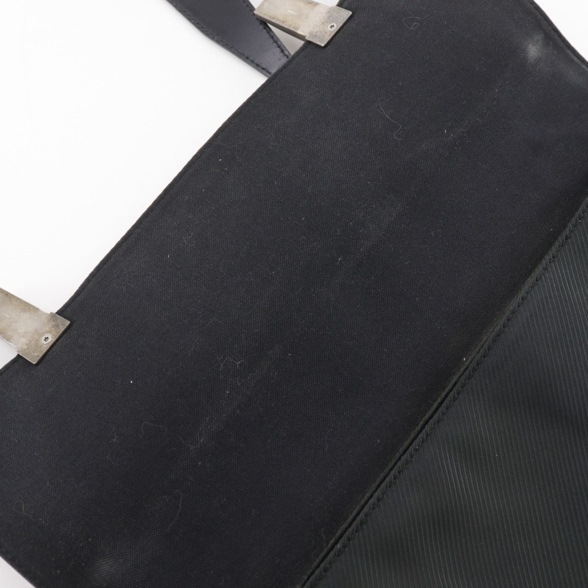 Louis Vuitton Black Noir Taiga Leather Shoulder Bag (Pre-Owned)