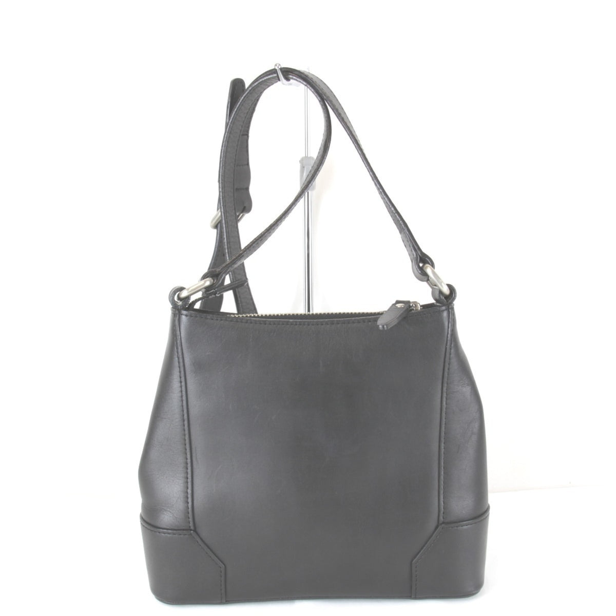 Burberry Black Leather Shoulder Bag (Pre-Owned)