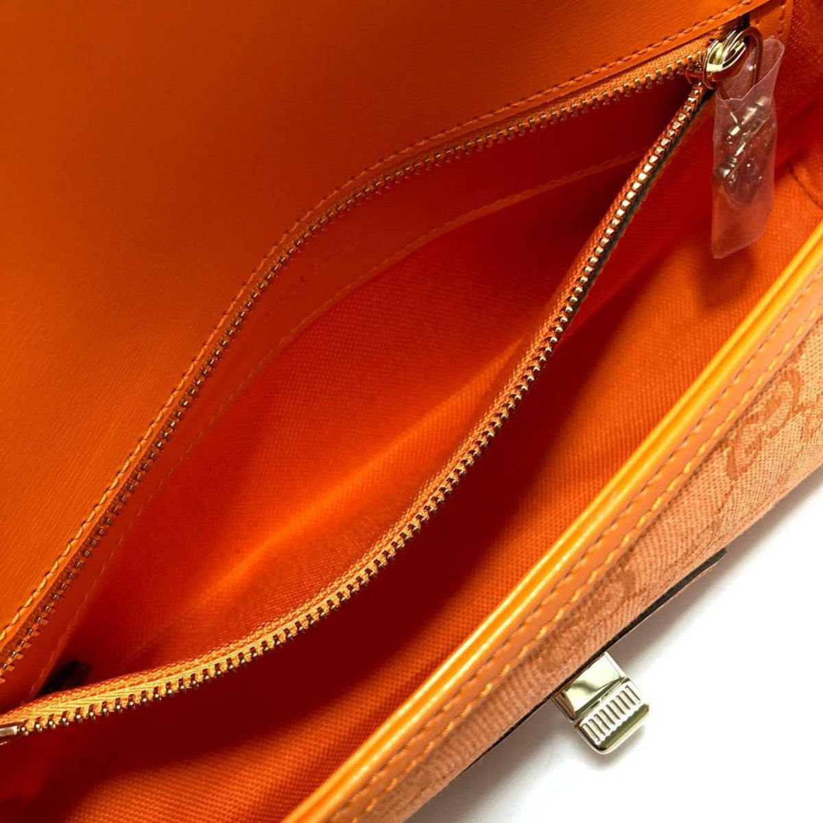 Gucci Gg Canvas Orange Gg Canvas Shoulder Bag (Pre-Owned)