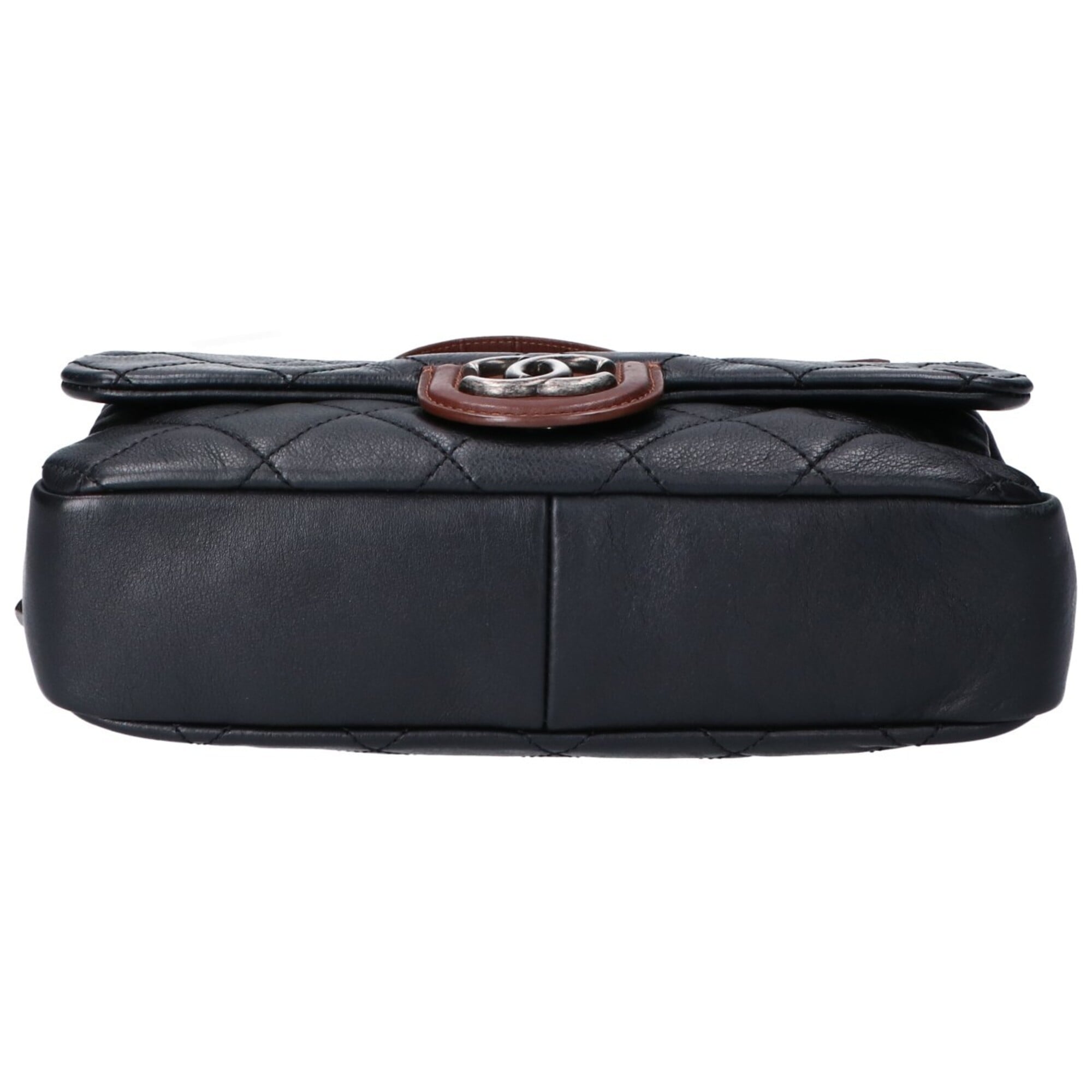 Chanel Brown Leather Shoulder Bag (Pre-Owned)